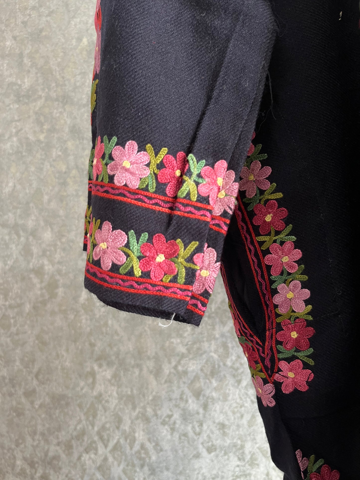 Black Aari Embroidered Wool Pheran