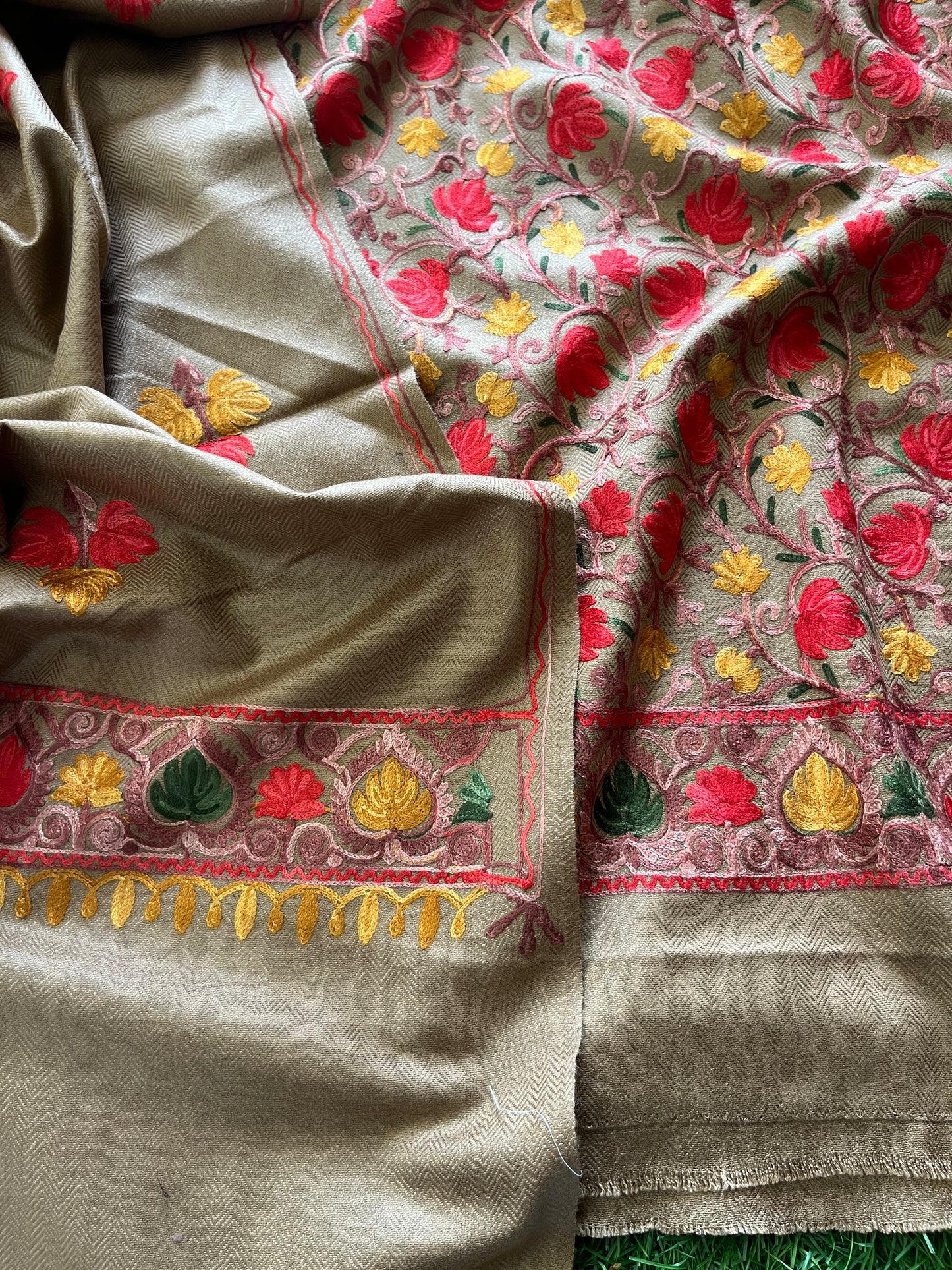 Beige Chinar Woollen Aari Embroidered 3pc Suit Stole