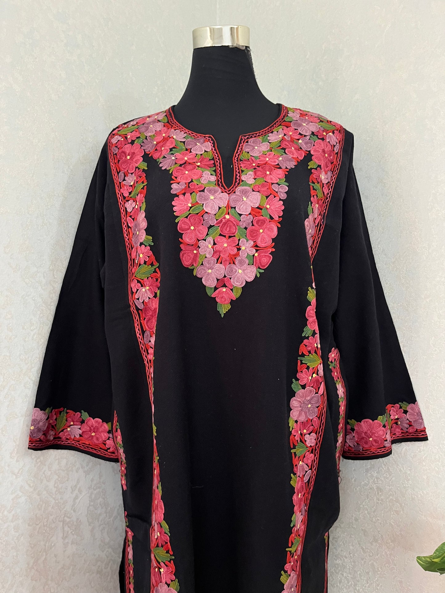 Black Aari Embroidered Wool Pheran