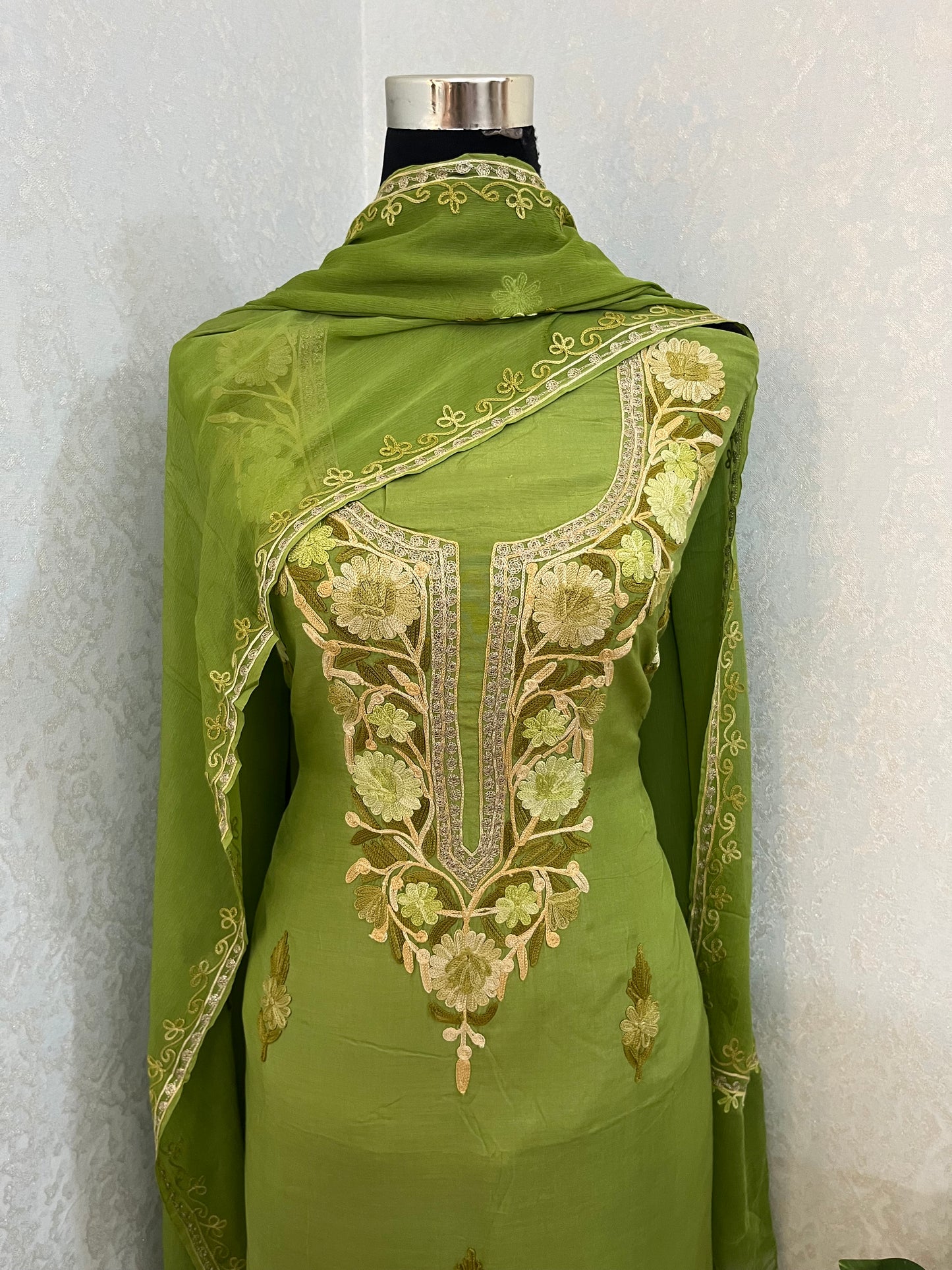 Pastel Green Muslin Cotton Jaal Sleeves Kashmiri 3pc Suit