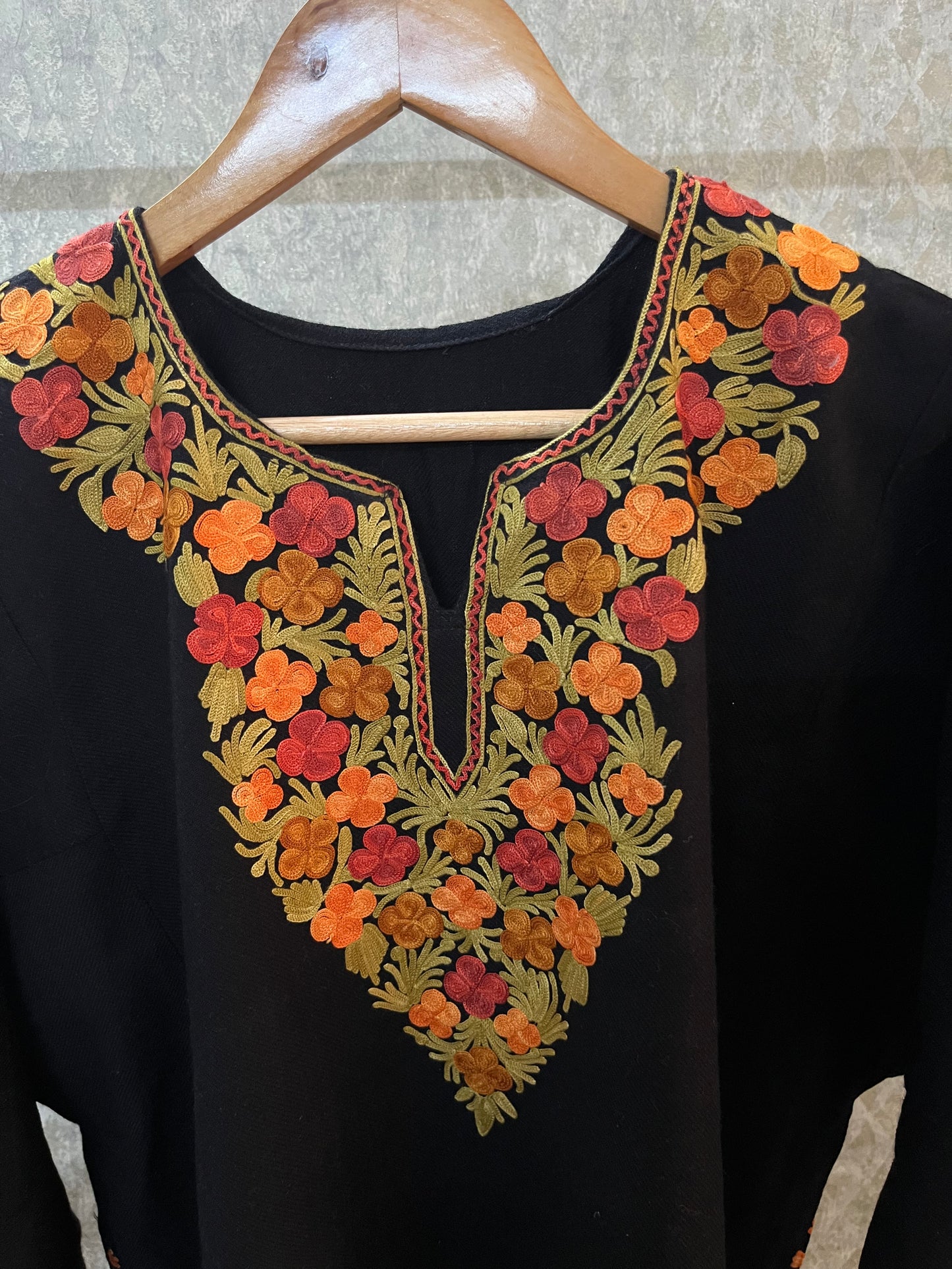 Black Aari Embroidered Wool Pheran