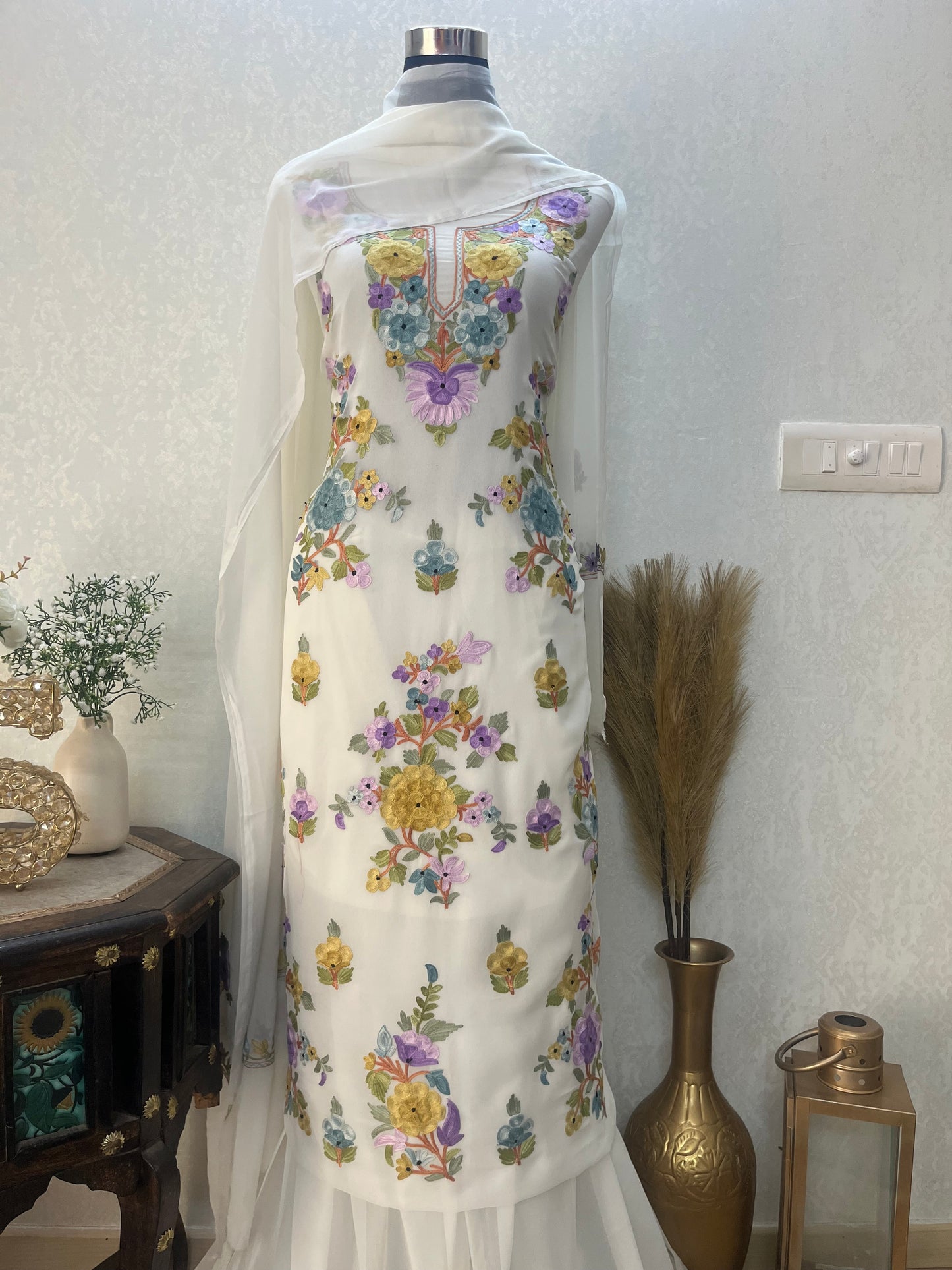 Off White Georgette 3 Pc Kashmiri Suit