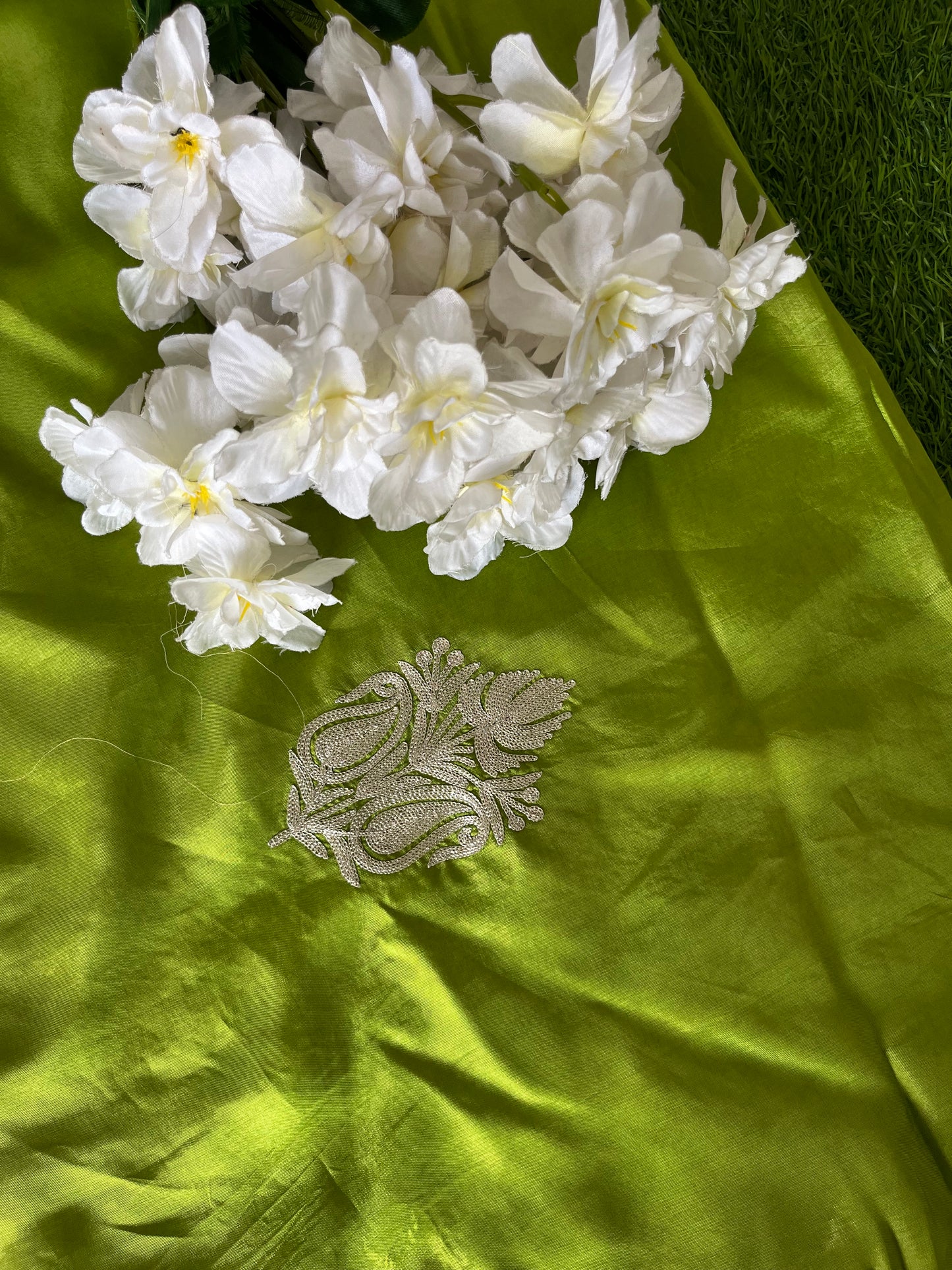 Sanam’ Lawn Green Silk Tilla Embroidered Suit material