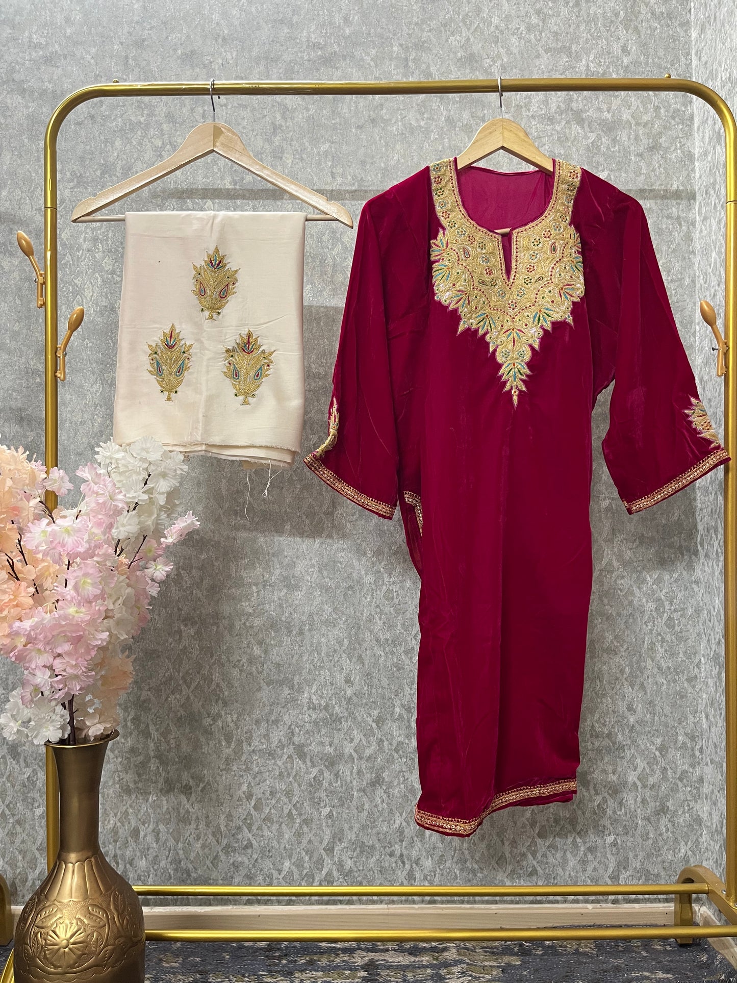 Magenta Shabab Tilla Pheran Brown White