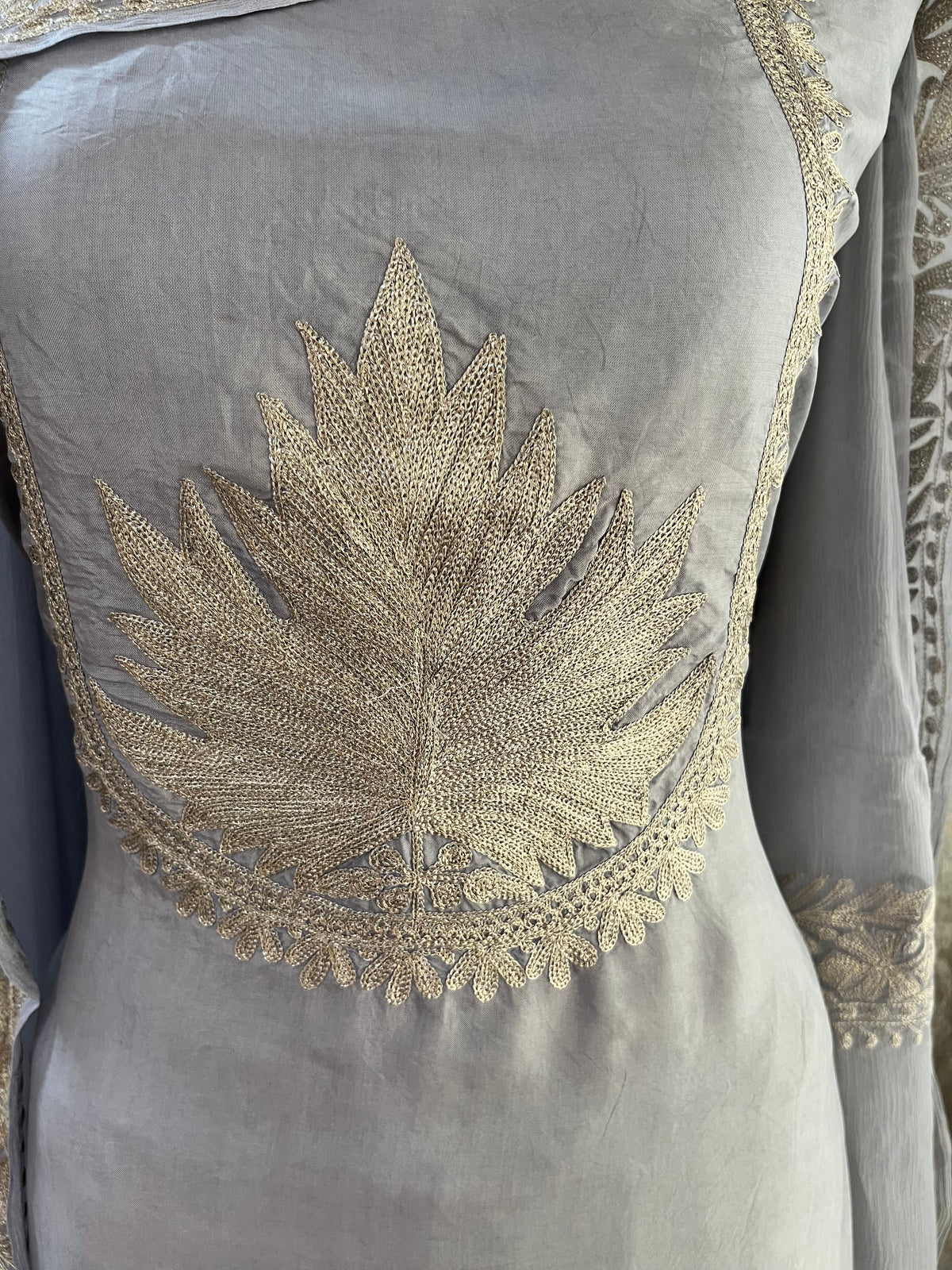 Lilac Sanam’ Tilla Kashmiri Silk Suit