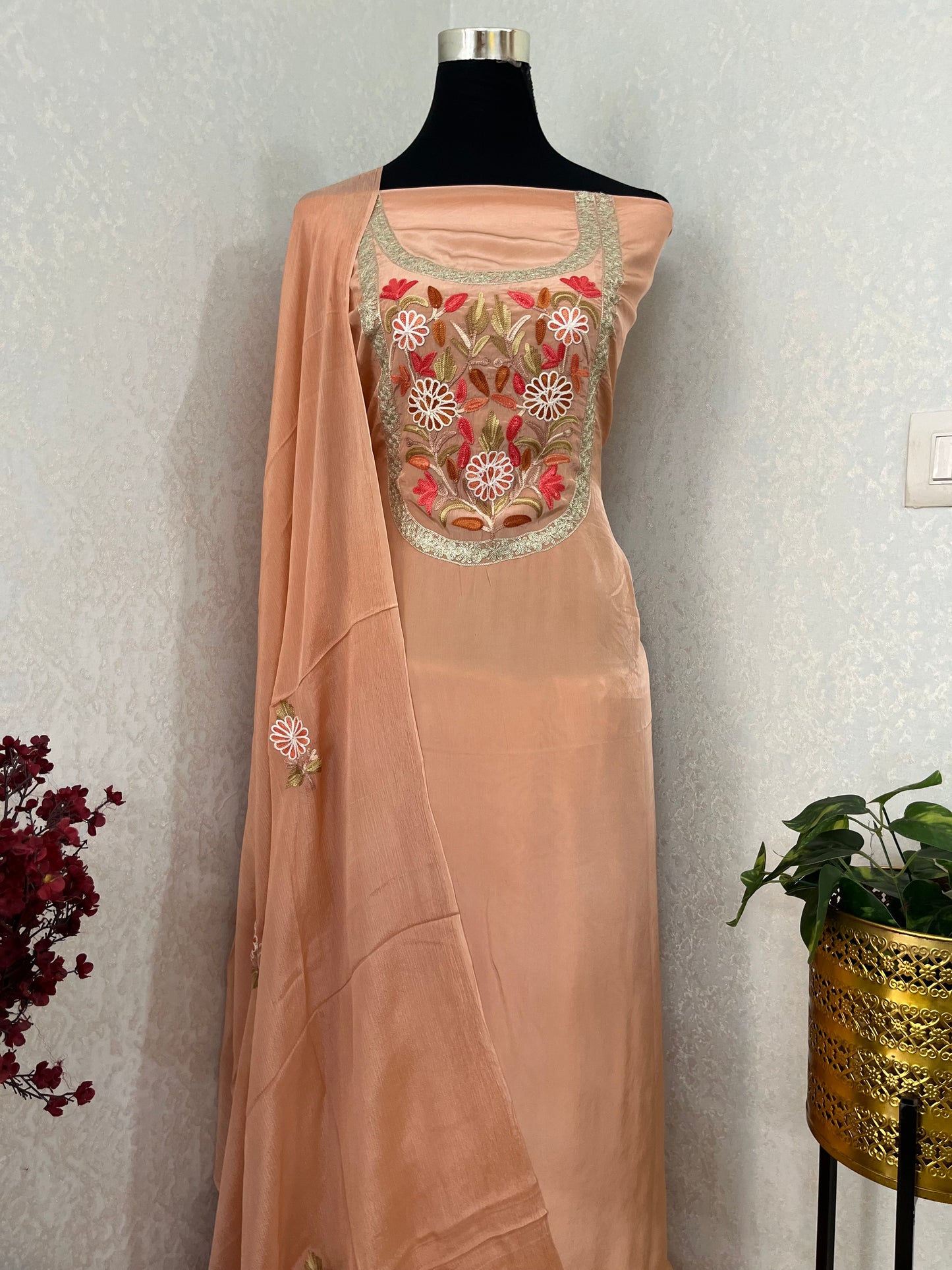 Soft Peach Kalaa’ Crape Kashmiri Suit