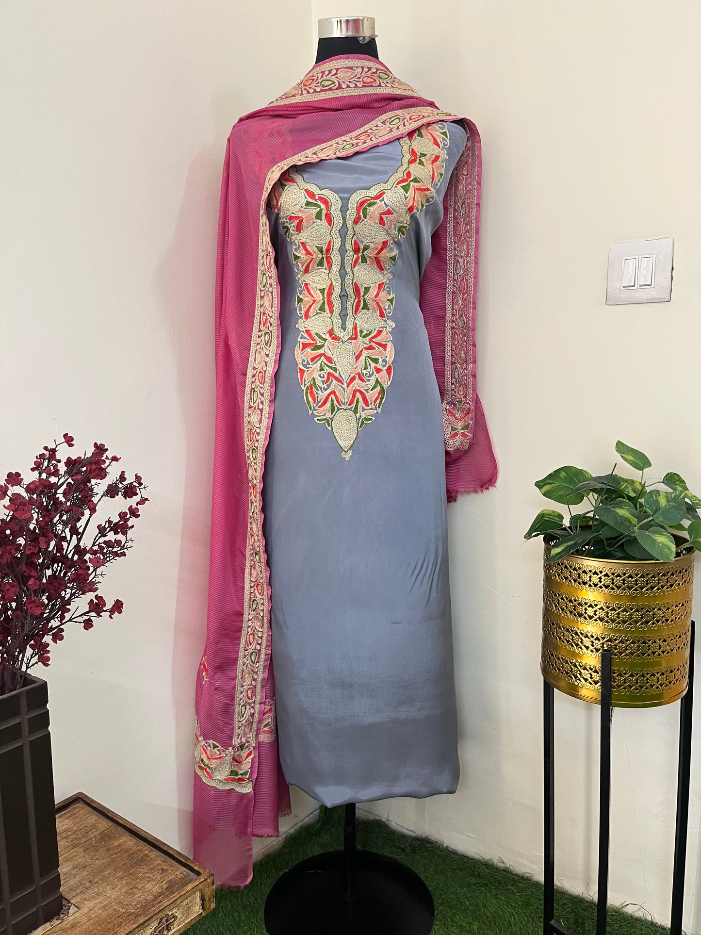 Kalaa’ English Grey Crape Kashmiri Suit