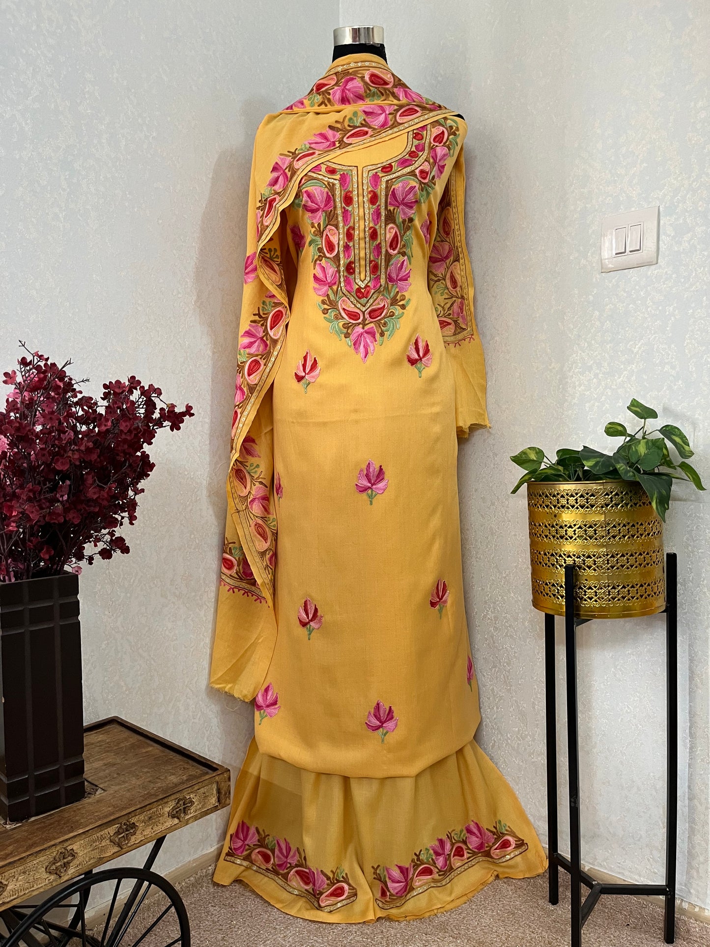 Soft Yellow Pure Wool Aari Embroidered 3pc Suit Stole