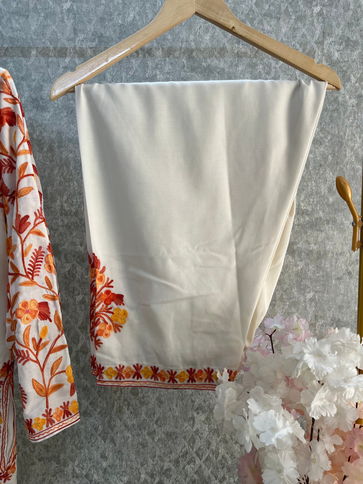 Off White Cotton Arm Jaal Pheran Set