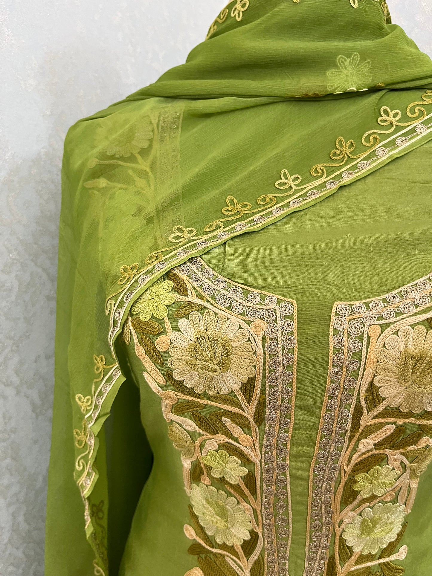 Pastel Green Muslin Cotton Jaal Sleeves Kashmiri 3pc Suit