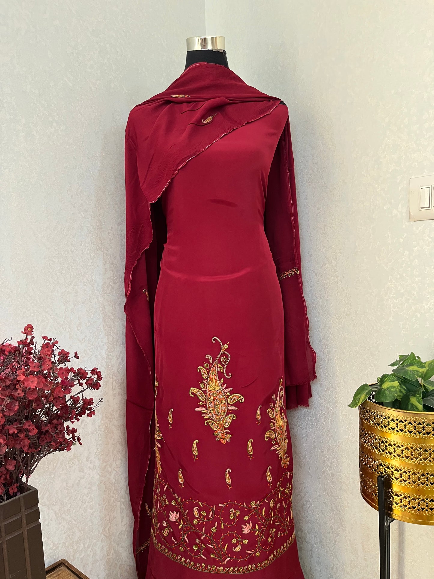 Maroon Kalaa’ Crape Sozni Kashmiri Suit