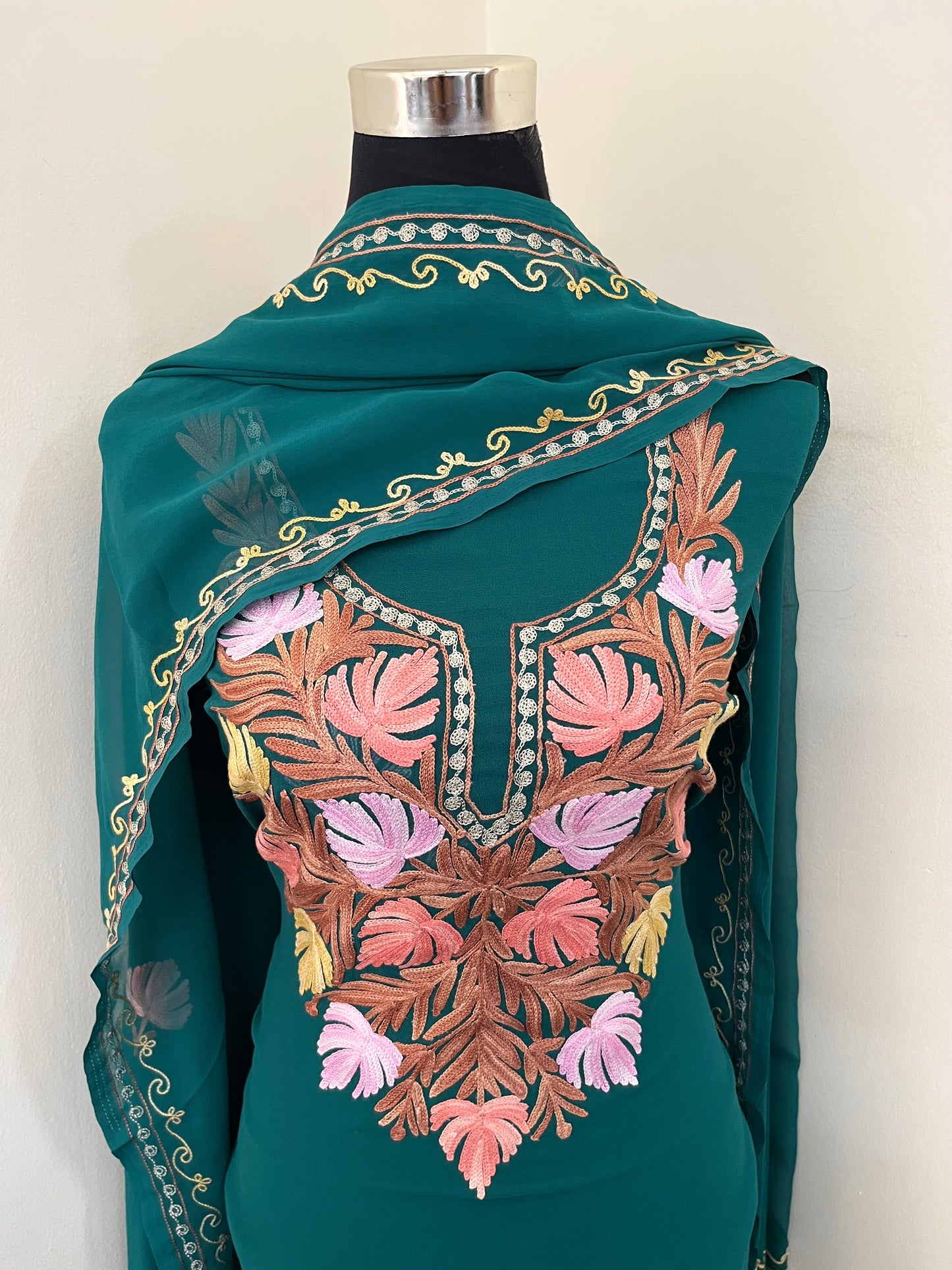 Green Georgette 3 Pc Aari Embroidered Suit Set