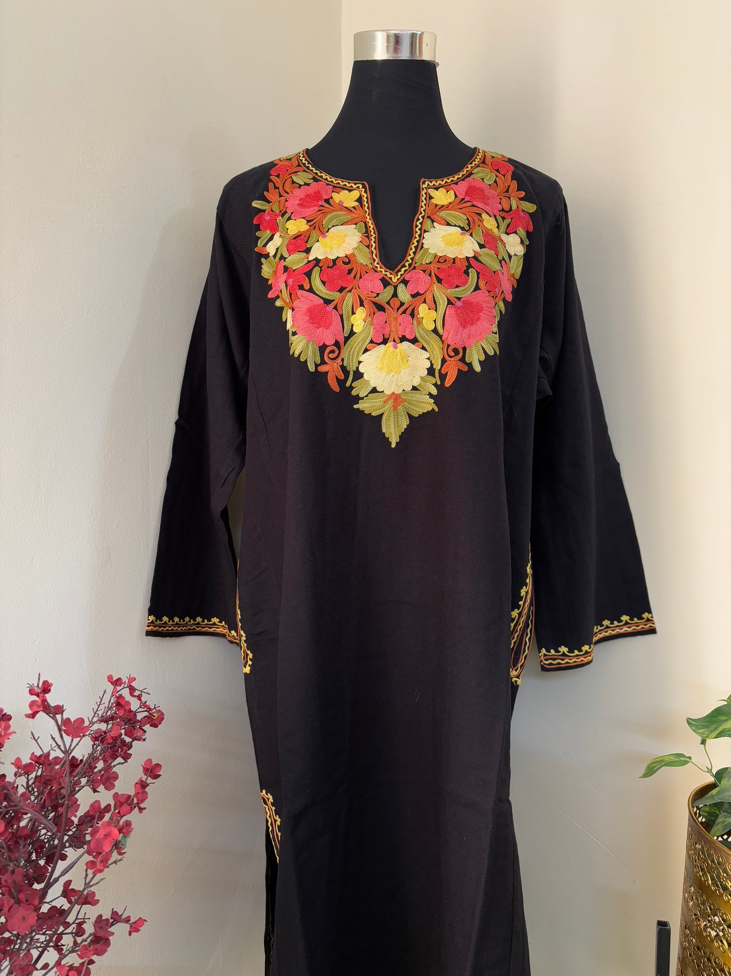 Black Aari Embroidered Wool Pheran