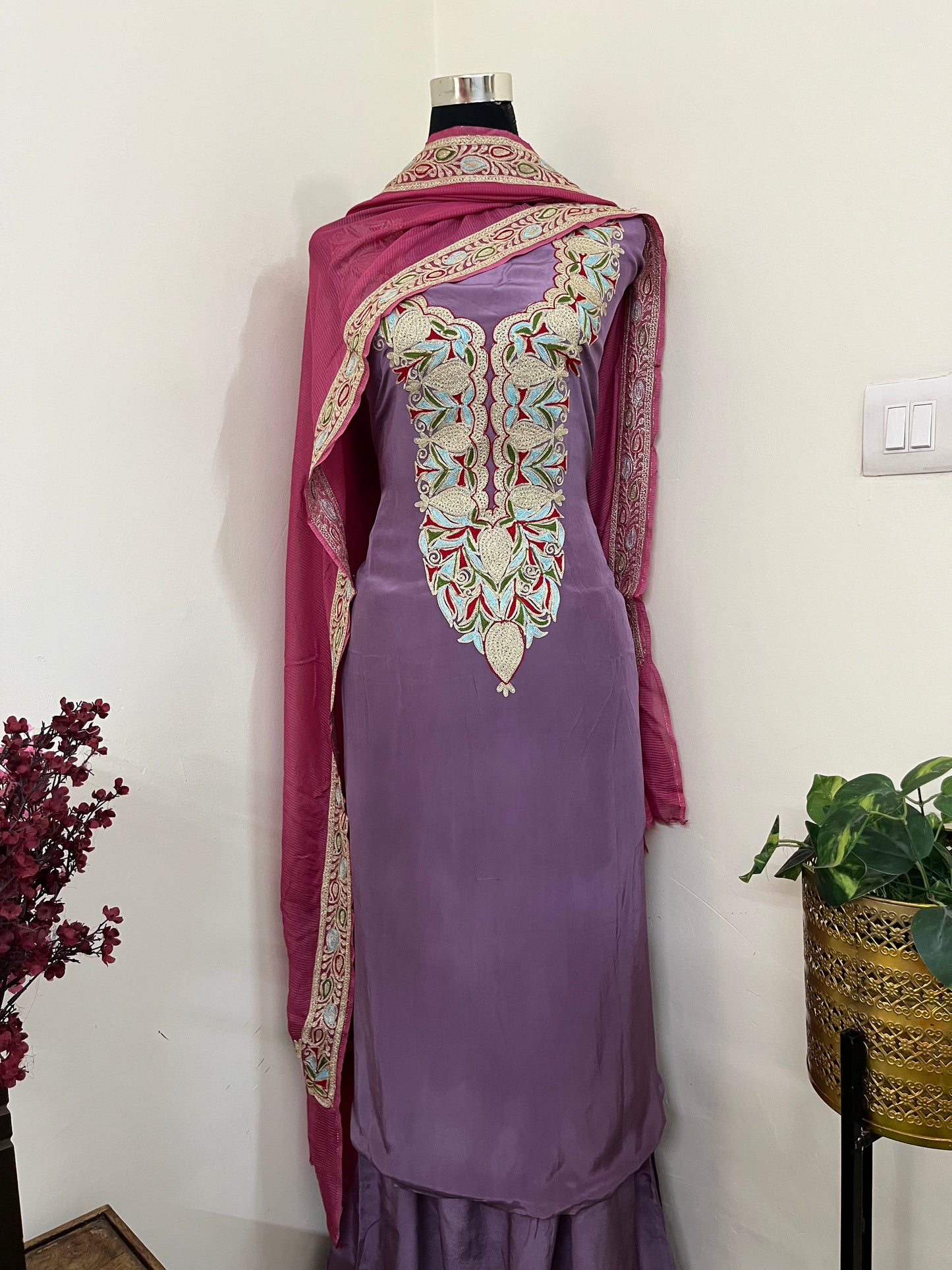 Kalaa’ Lilac Crape Kashmiri Suit