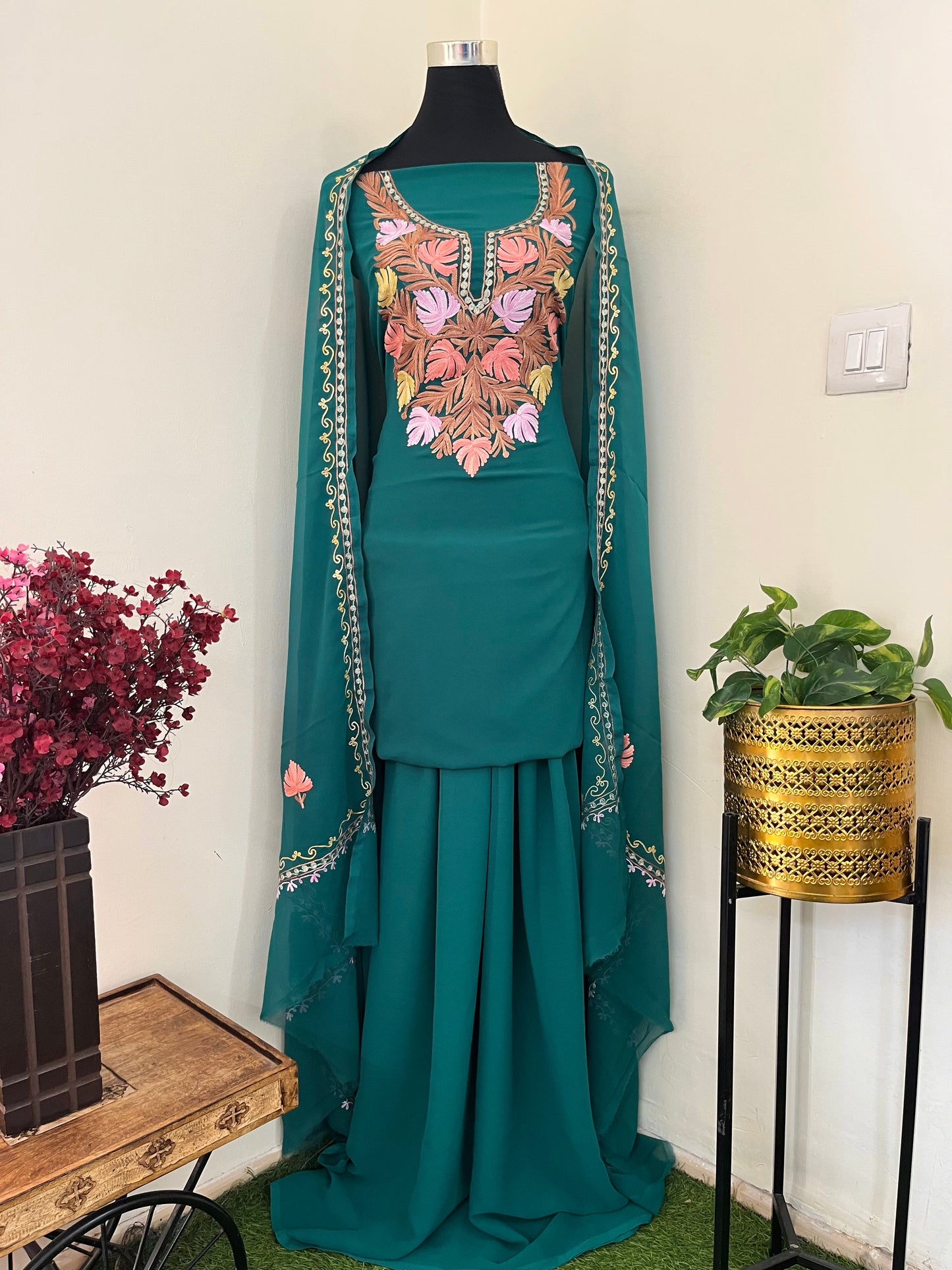 Green Georgette 3 Pc Aari Embroidered Suit Set