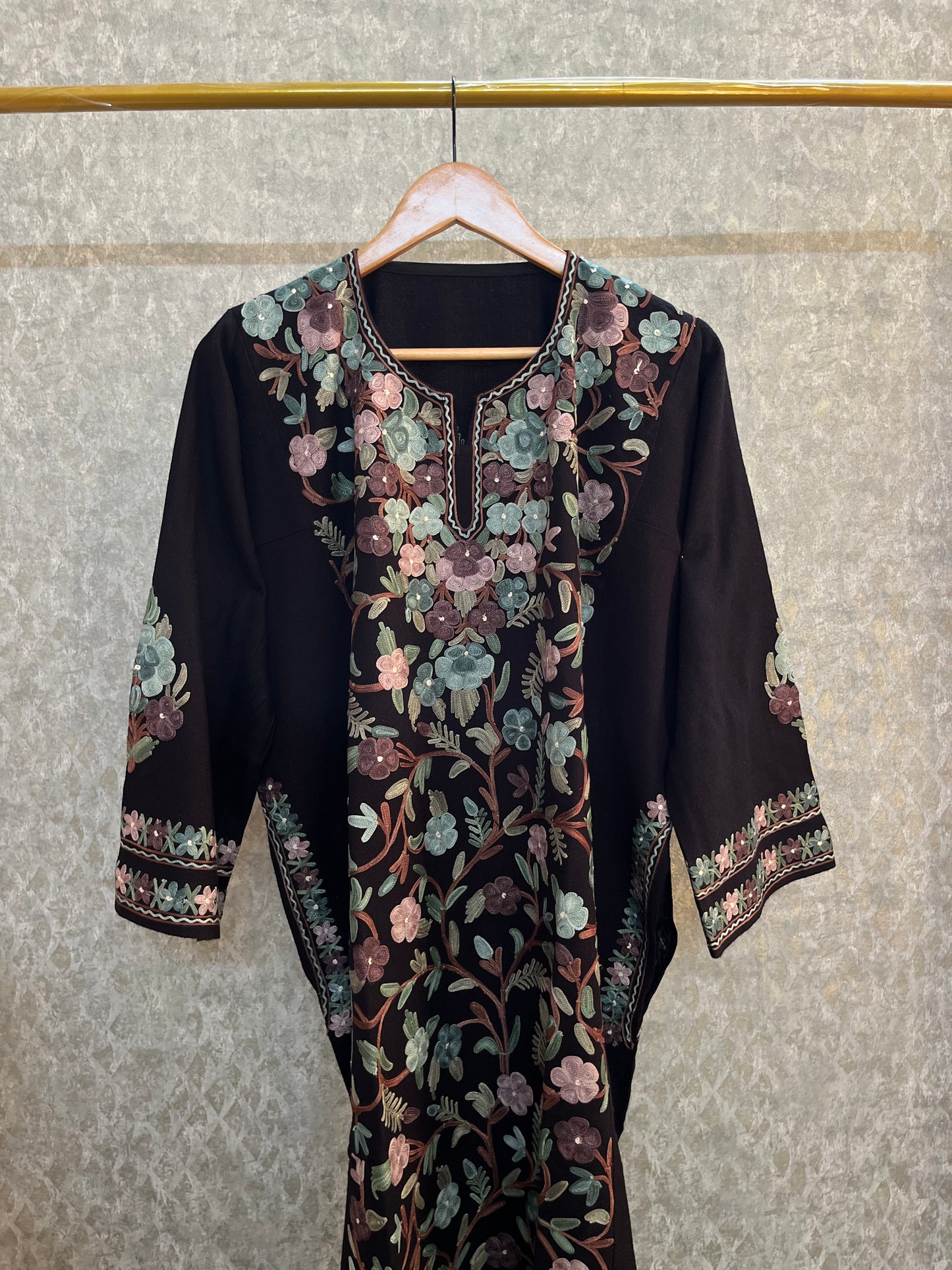 Black Aari Embroidered Wool Pheran