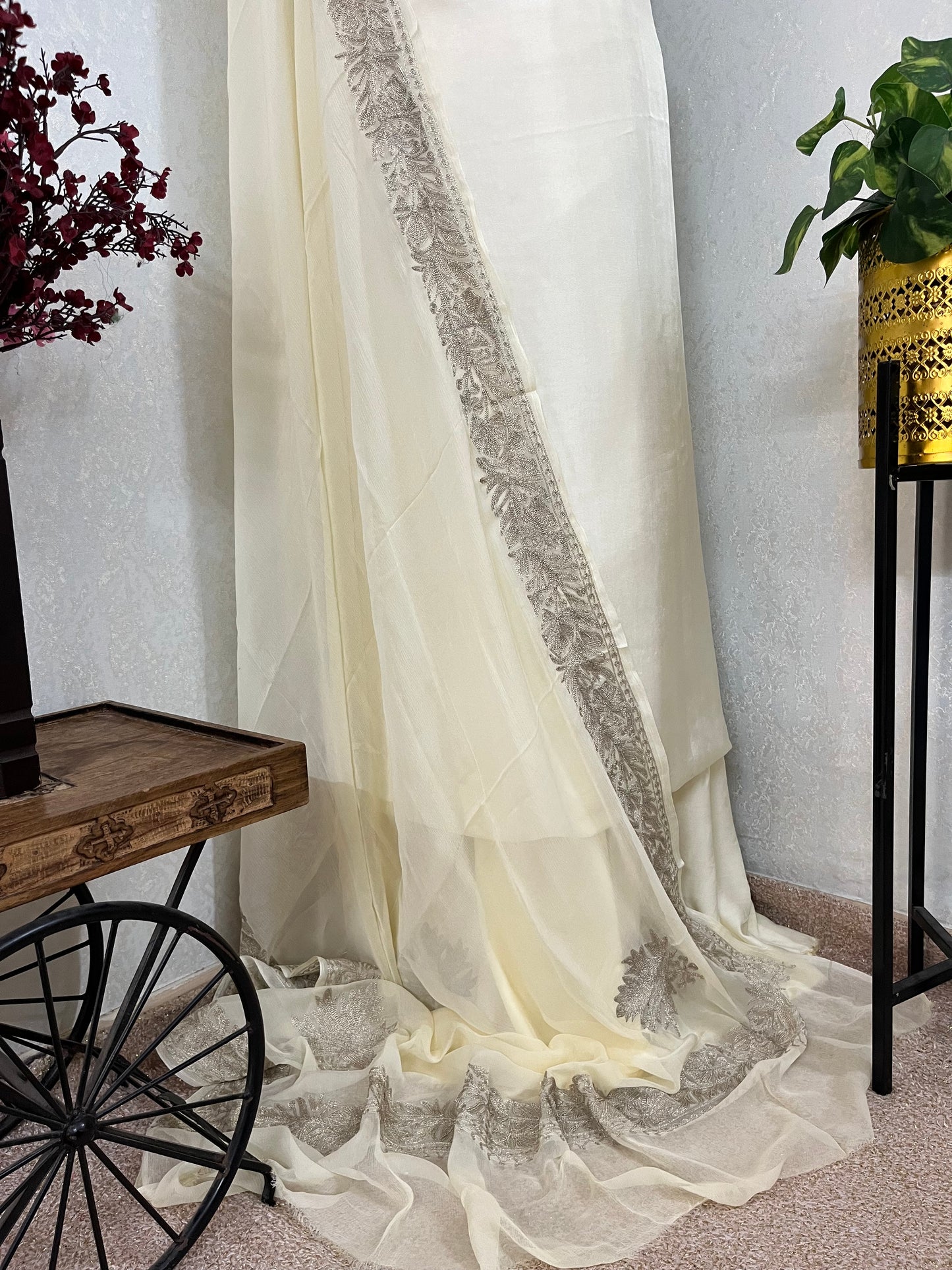 Ivory Sanam’ Tilla Kashmiri Silk Suit