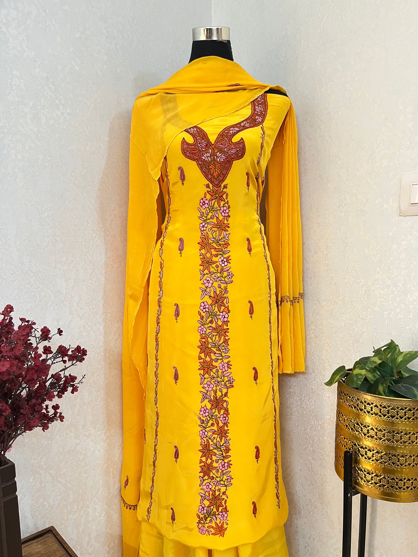 Yellow Kalaa’ Crape Sozni Kashmiri Suit