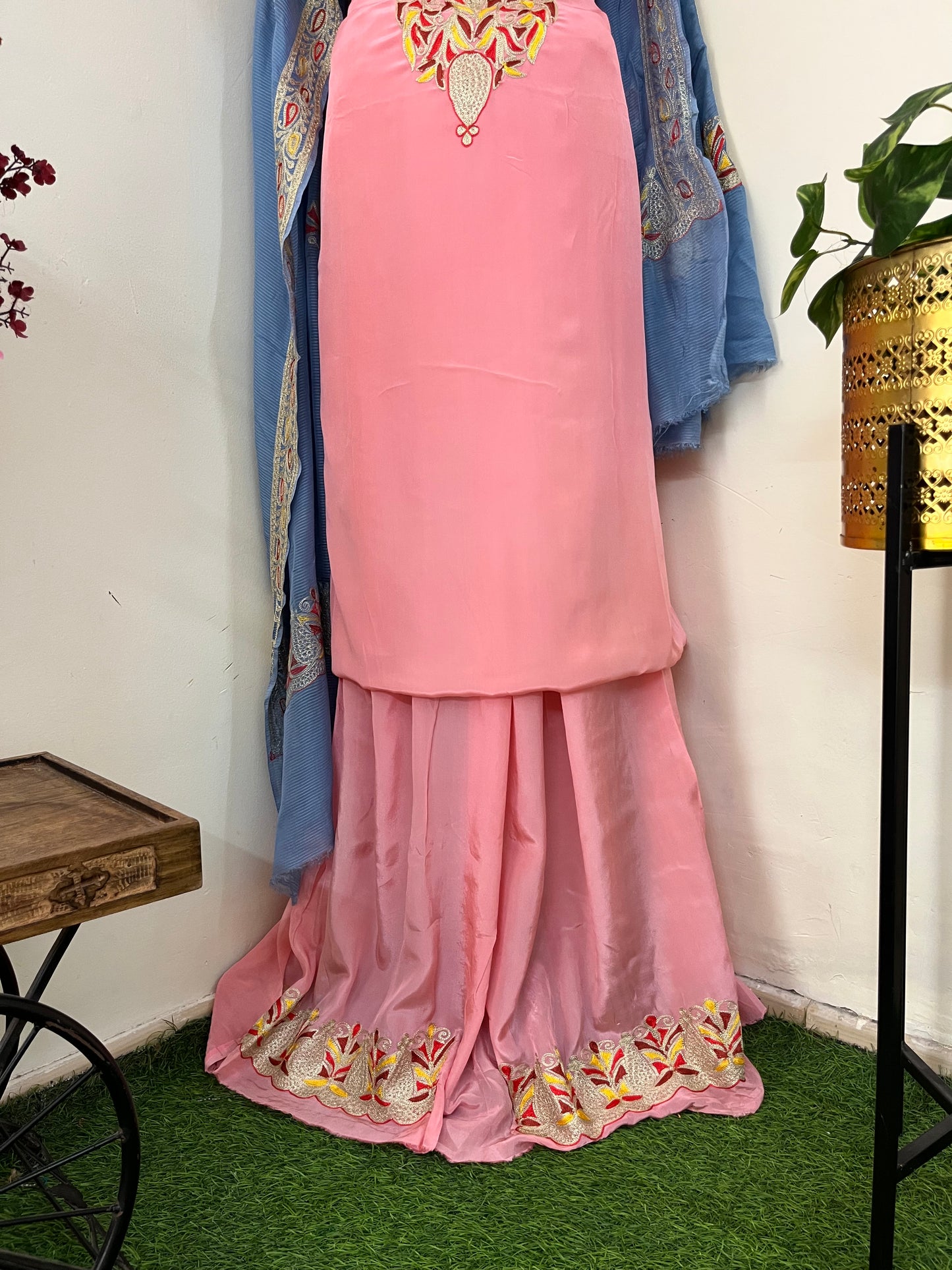 Kalaa’ Soft Pink Crape Kashmiri Suit