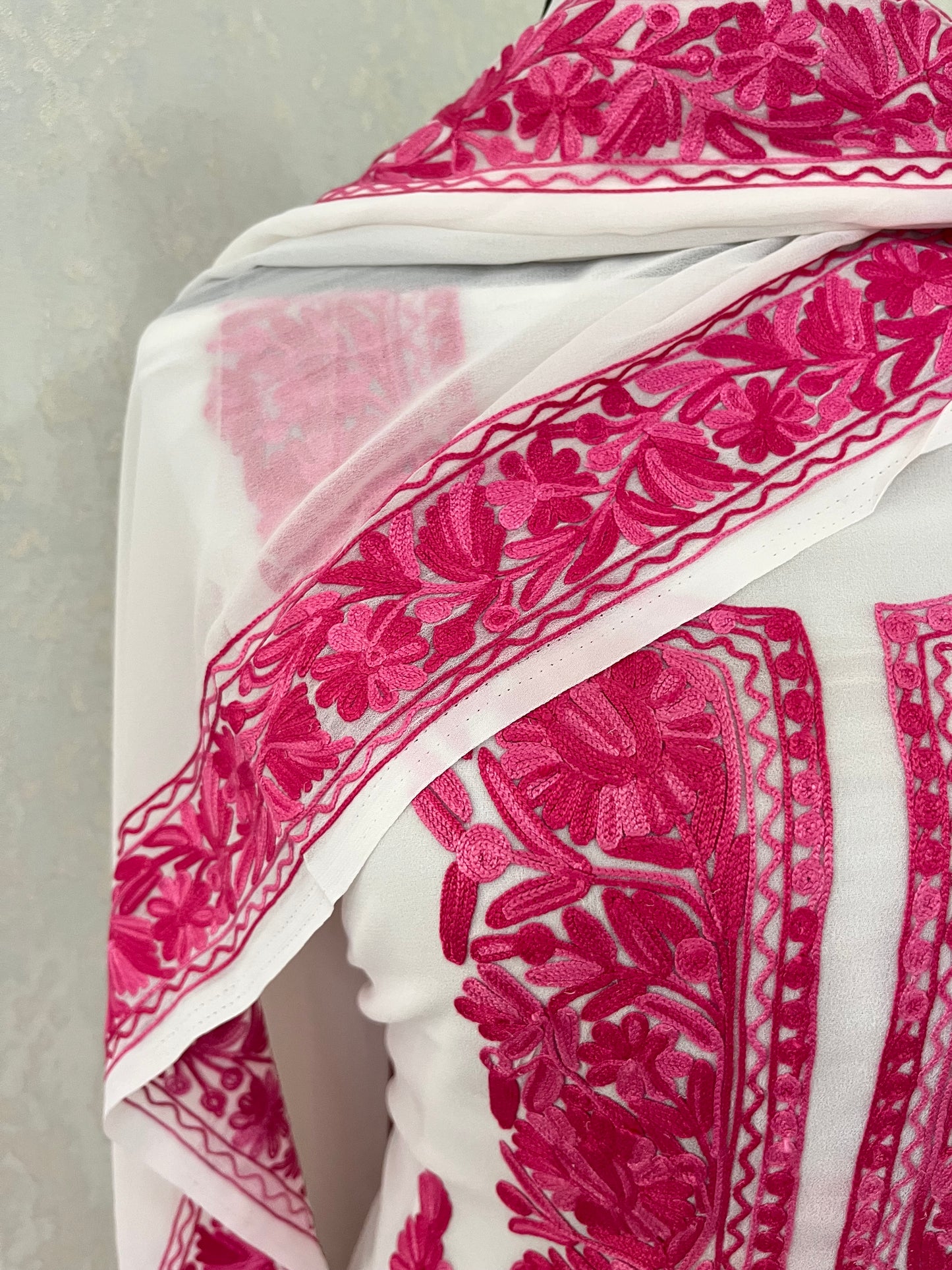 Off white  Georgette 3pc Kashmiri Suit