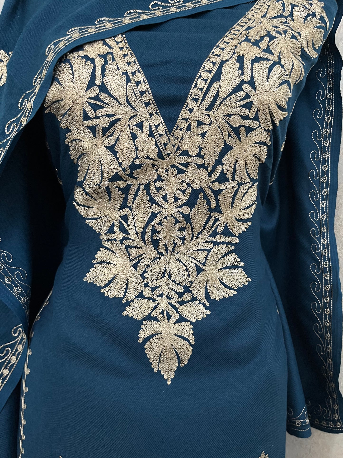 Peacock Blue Tilla Embroidered 3pc Suit Stole