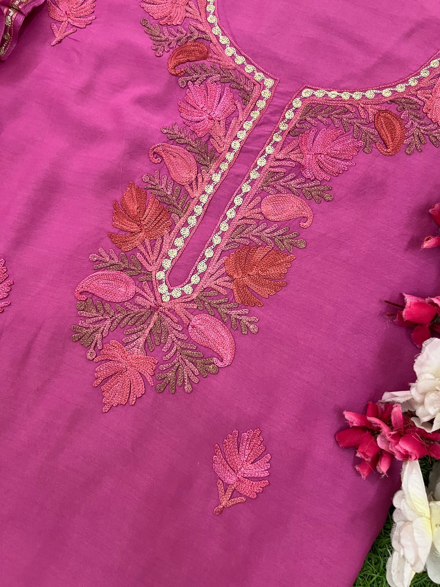 Dull Pink Muslin Cotton Jaal Sleeves Kashmiri 3pc Suit