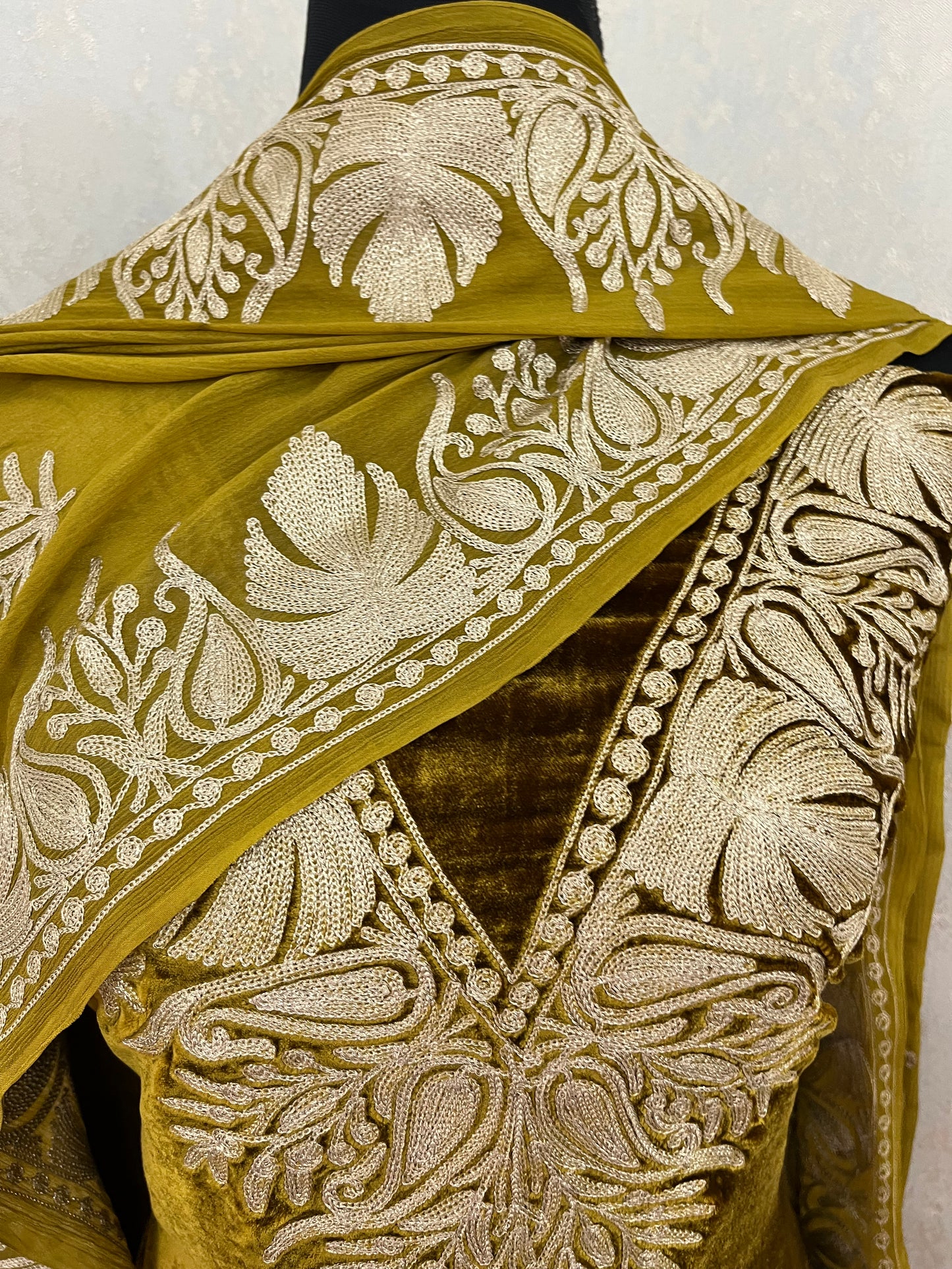 Henna Green Tilla Pure Makhmal Suit