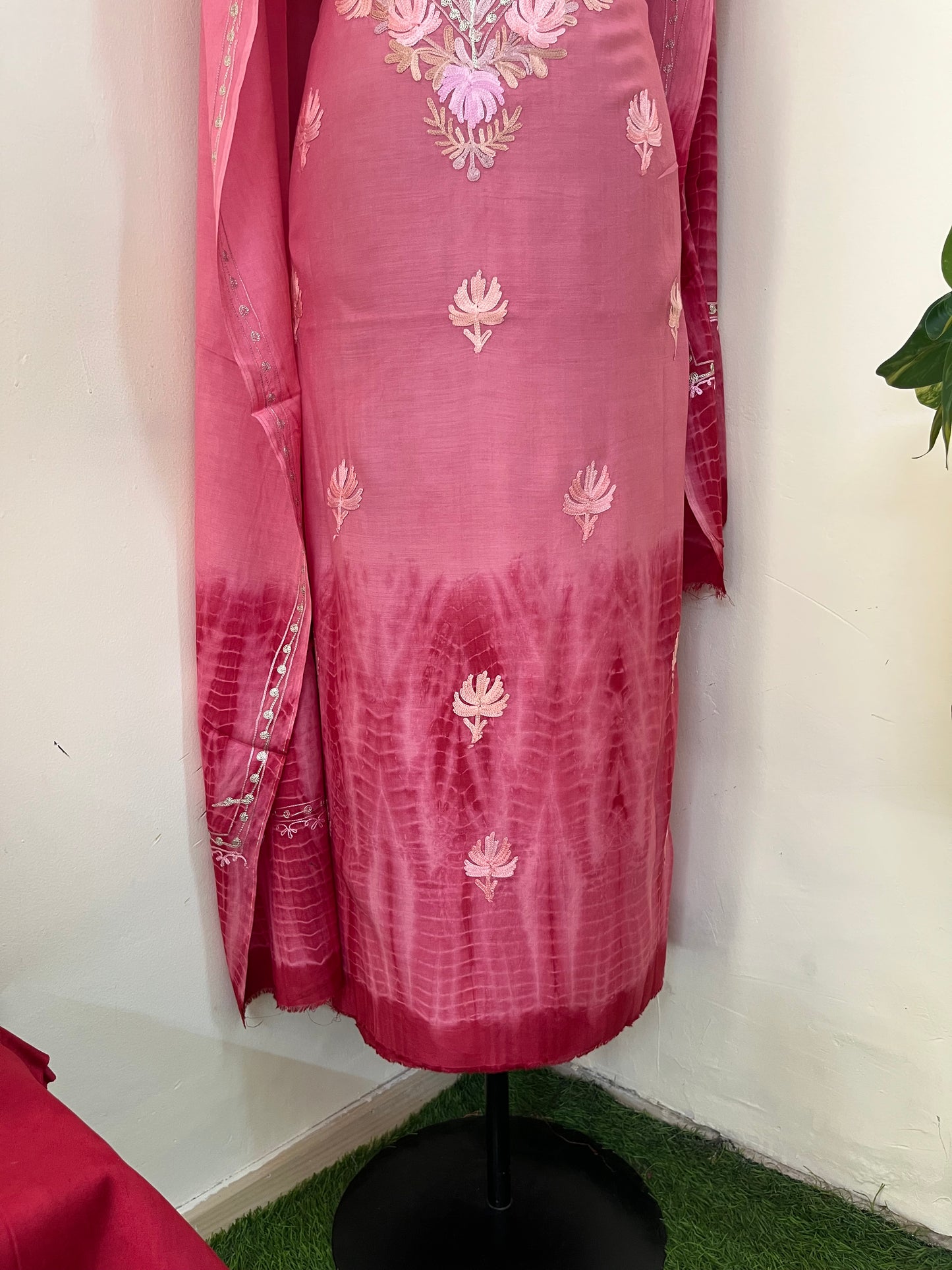 Fuchsia Pink Mul Cotton Shibori Work Kashmiri 3pc Suit