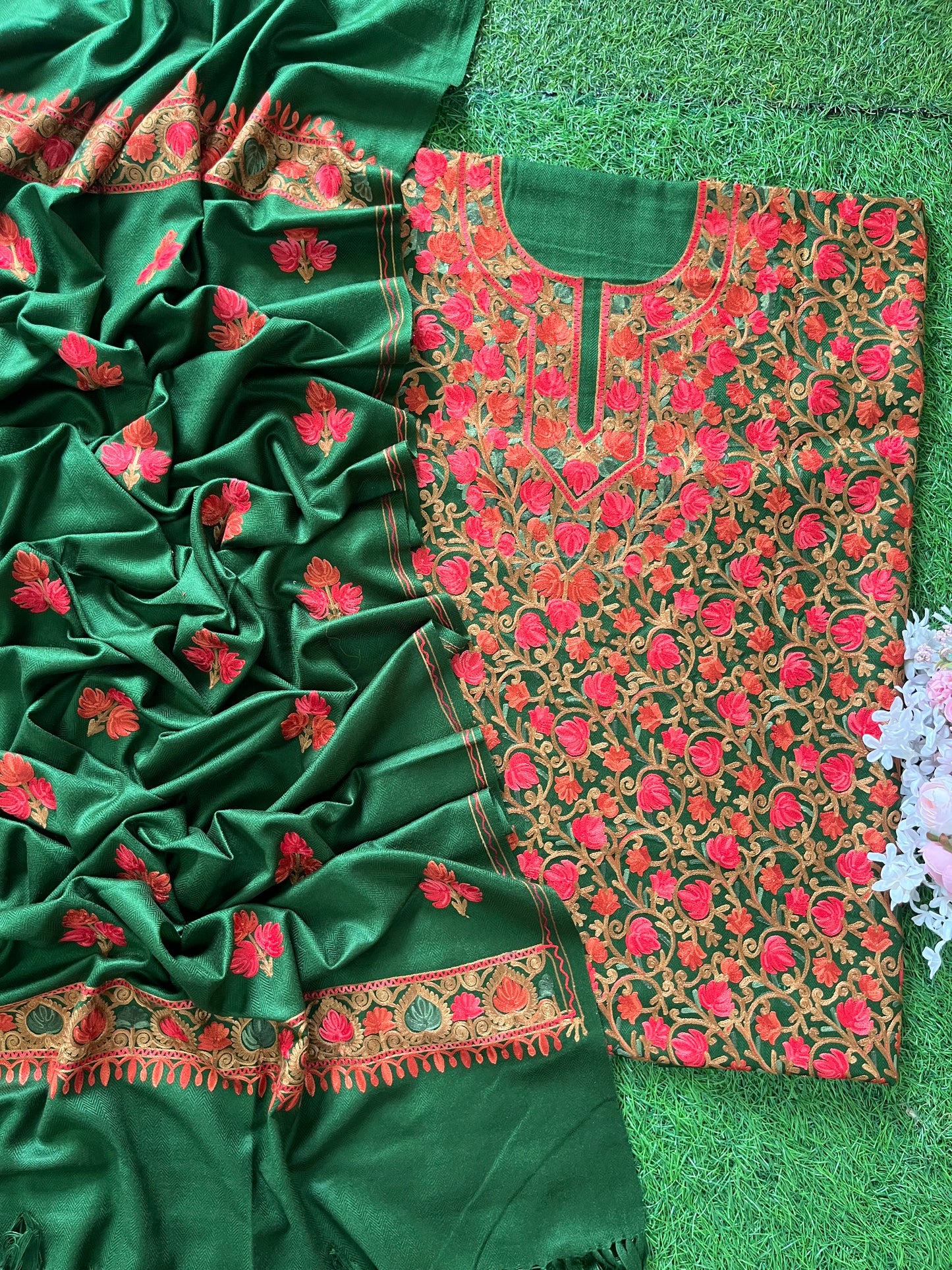 Henna Green Chinar Woollen Aari Embroidered 3pc Suit Stole