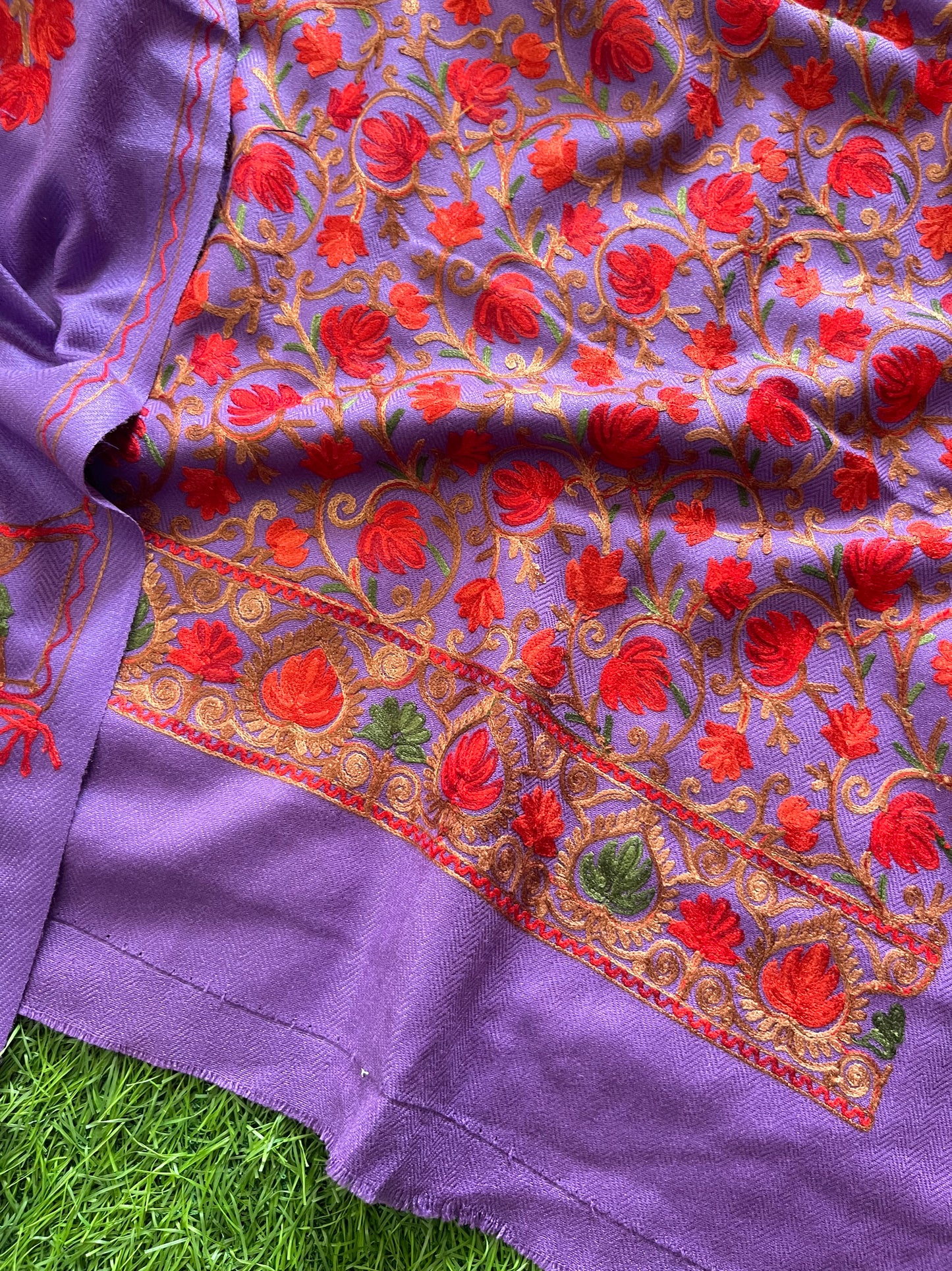 Lavender Chinar Woollen Aari Embroidered 3pc Suit Stole