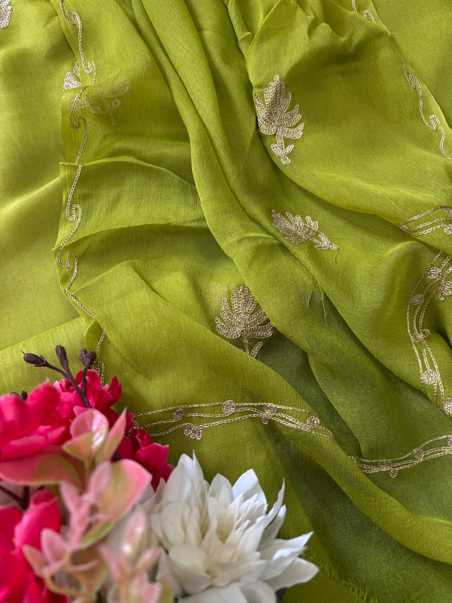 Sanam’ Lawn Green Silk Tilla Kashmiri Suit