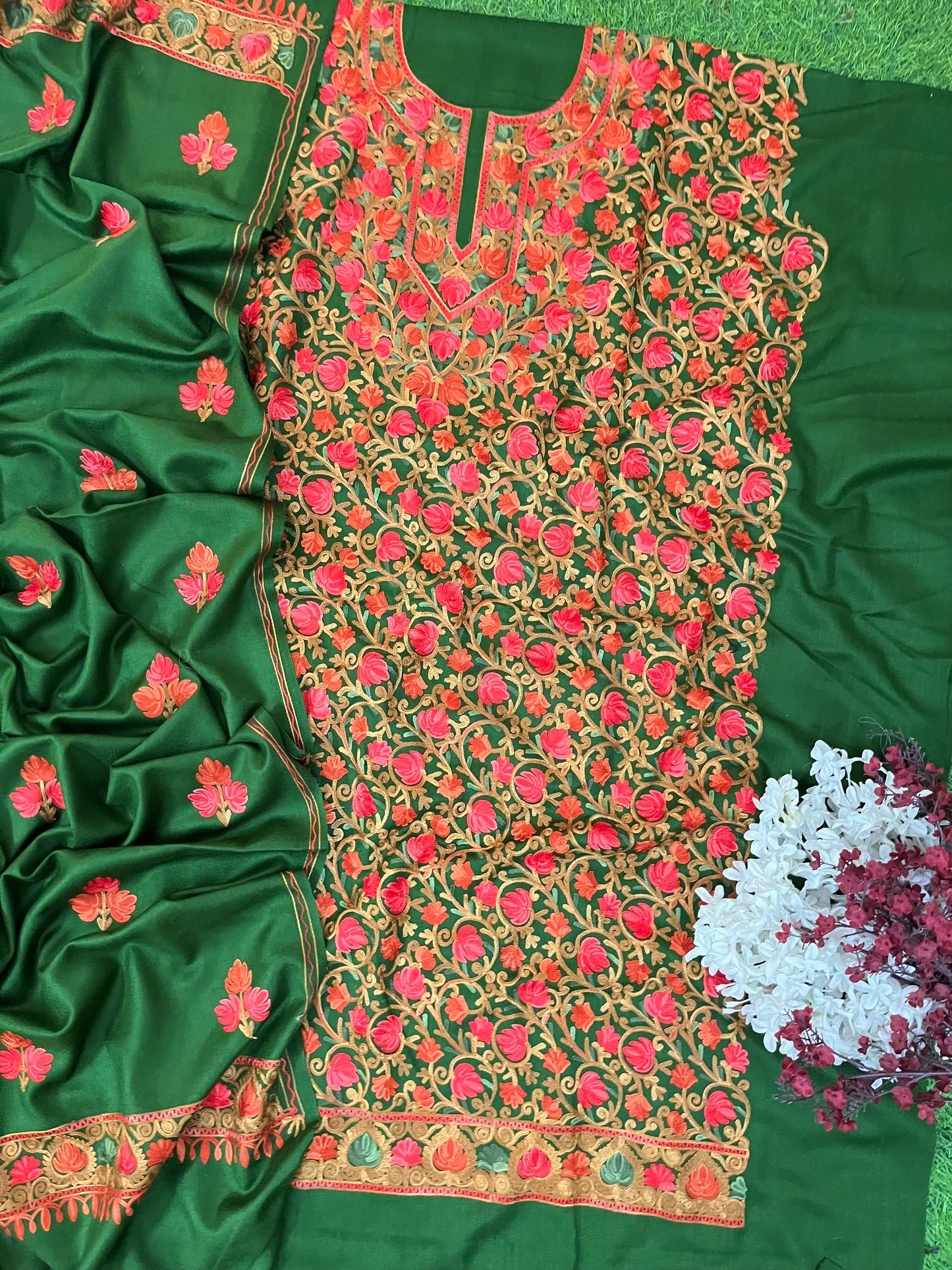 Henna Green Chinar Woollen Aari Embroidered 3pc Suit Stole