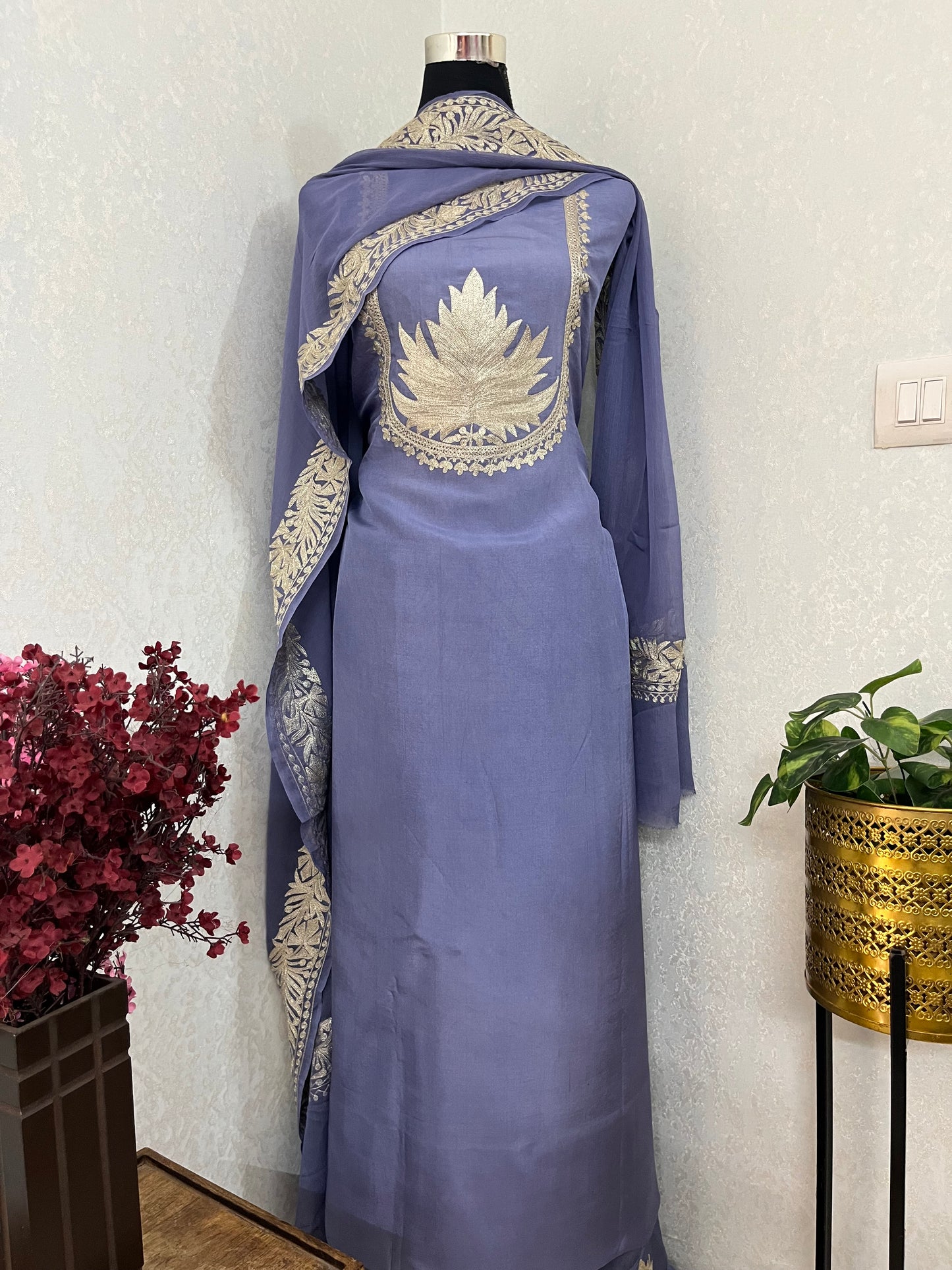 Lilac Sanam’ Tilla Kashmiri Silk Suit