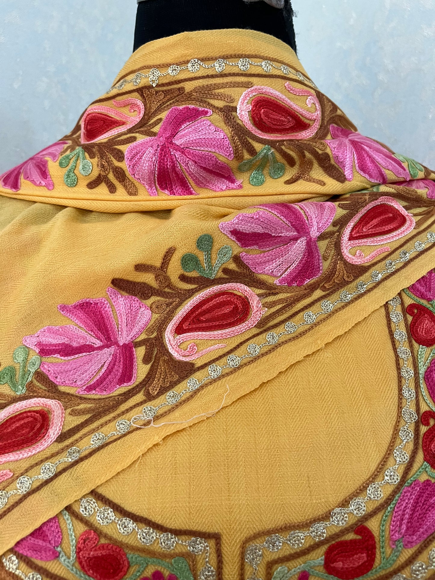 Soft Yellow Pure Wool Aari Embroidered 3pc Suit Stole