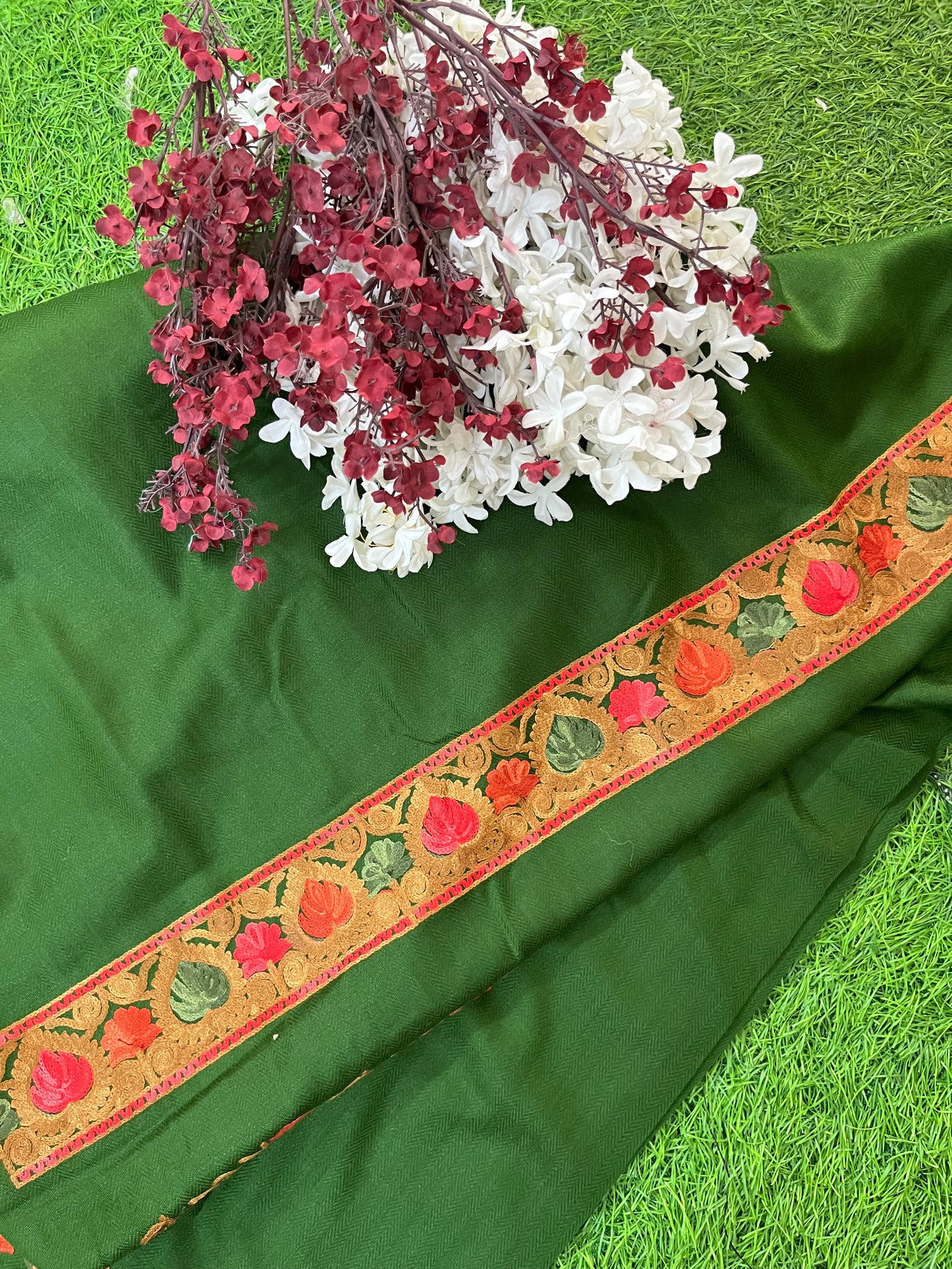 Henna Green Chinar Woollen Aari Embroidered 3pc Suit Stole