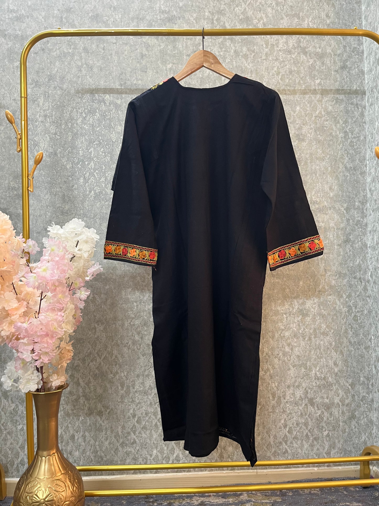 Black Aari Embroidered Wool Pheran