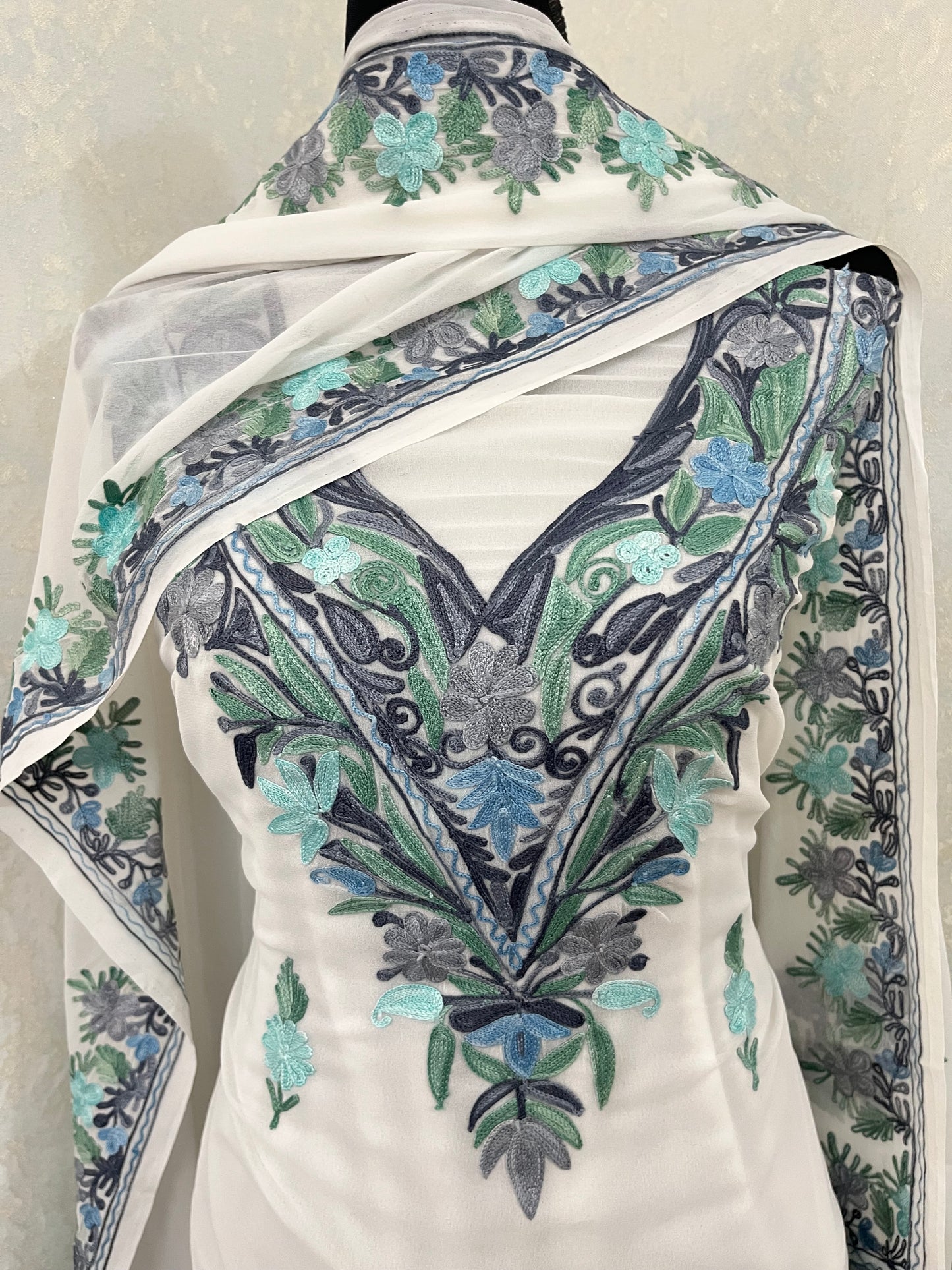 Off white  Georgette 3pc Kashmiri Suit