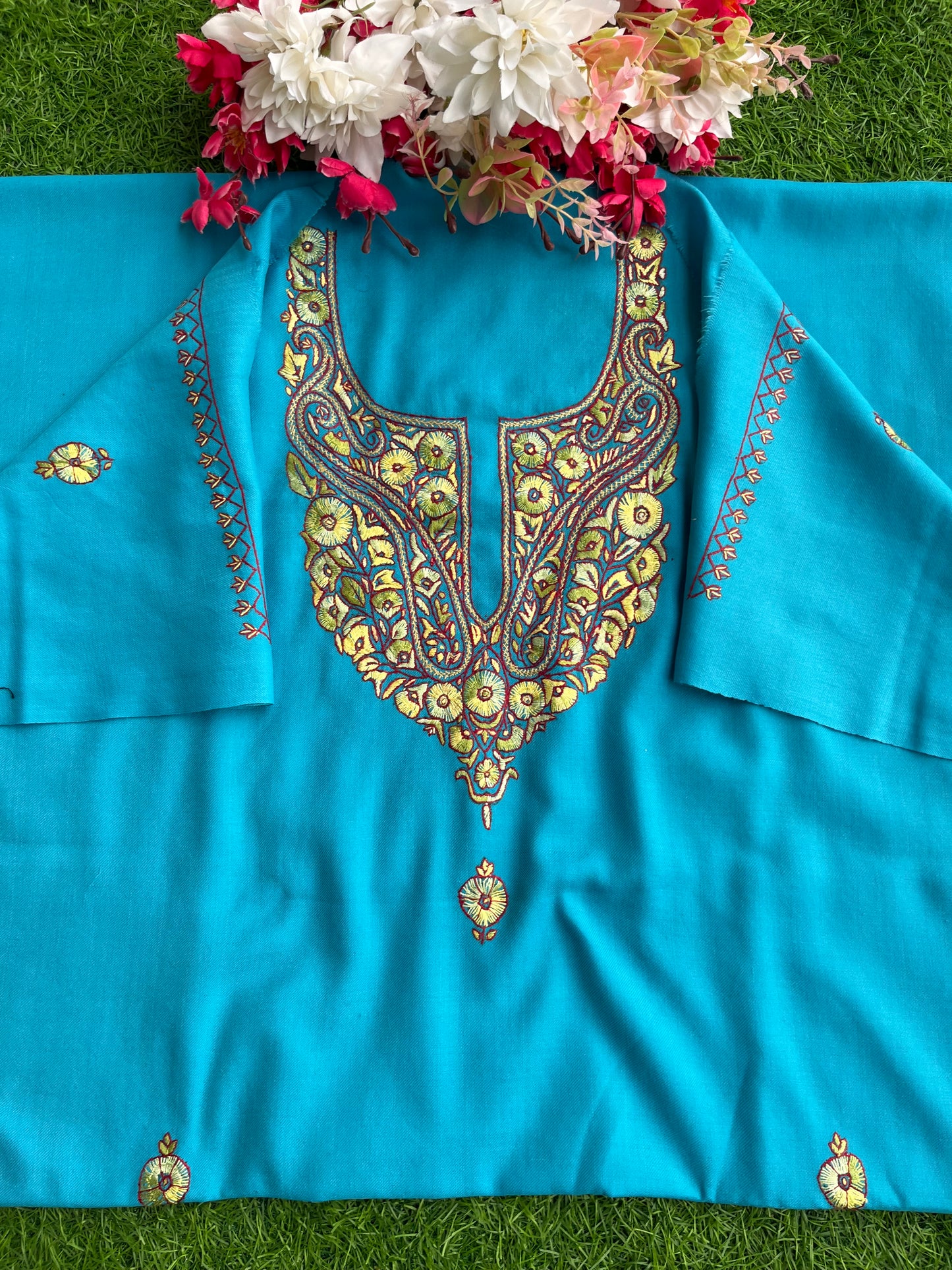 Sky Blue Fine Wool Sozni Embroidered 3pc Suit Stole