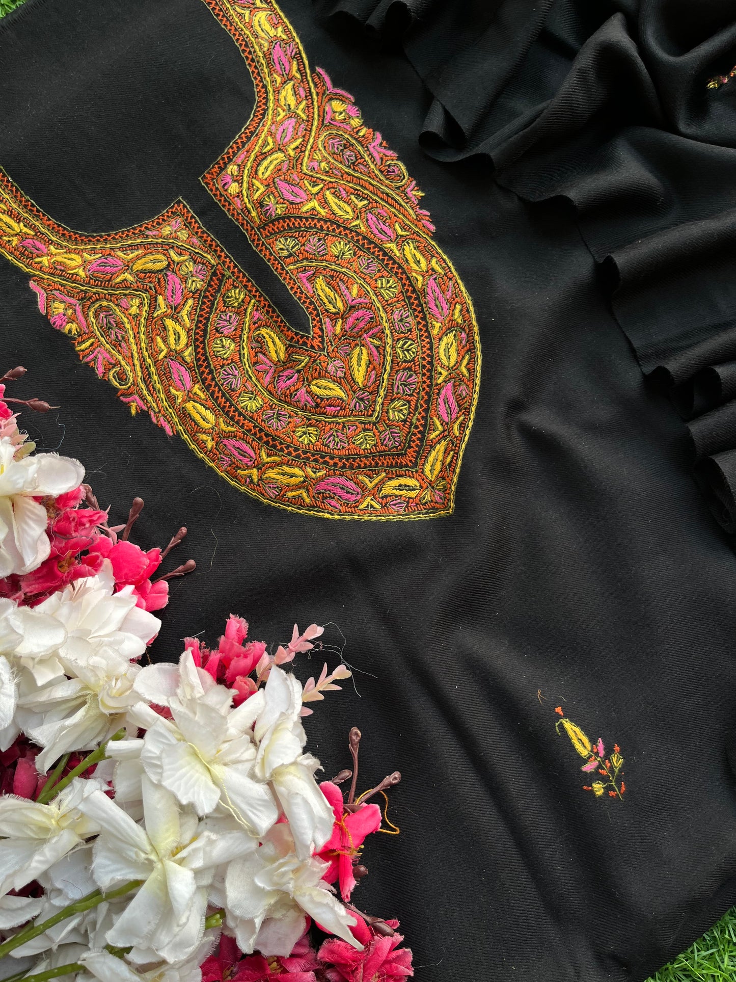 Black Fine Wool Sozni Embroidered 3pc Suit Stole