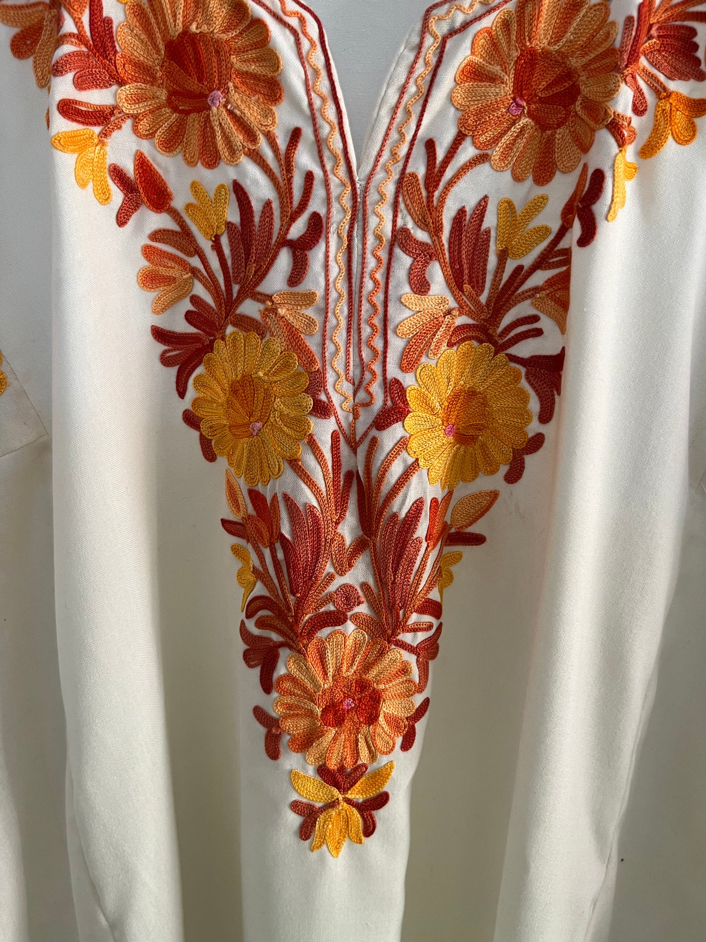 Off White Cotton Arm Jaal Pheran Set