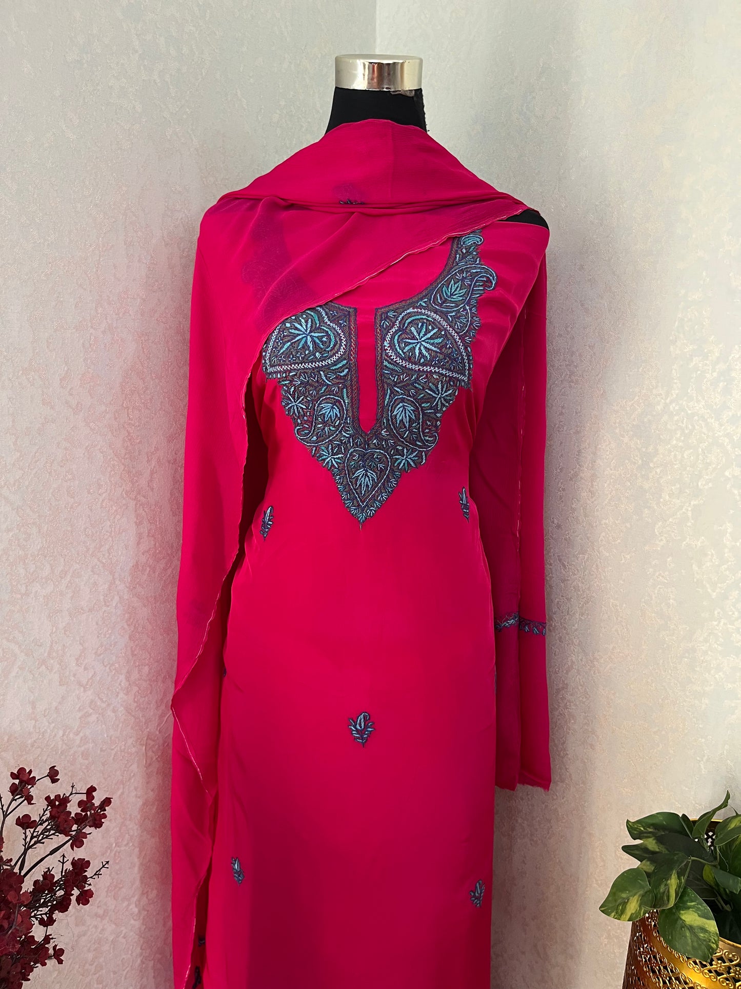 Hot Pink Kalaa’ Crape Sozni Kashmiri Suit