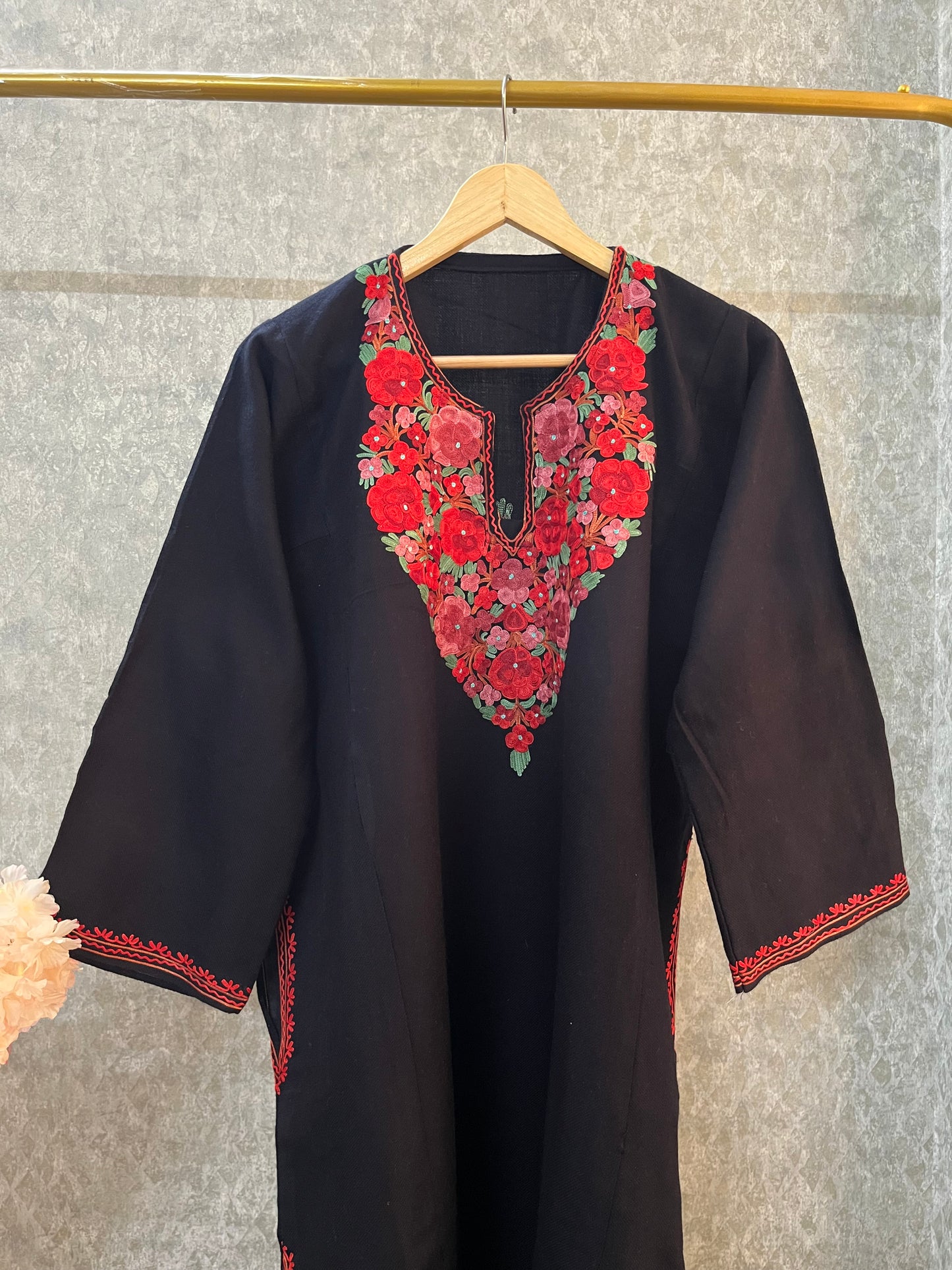 Black Aari Embroidered Wool Pheran