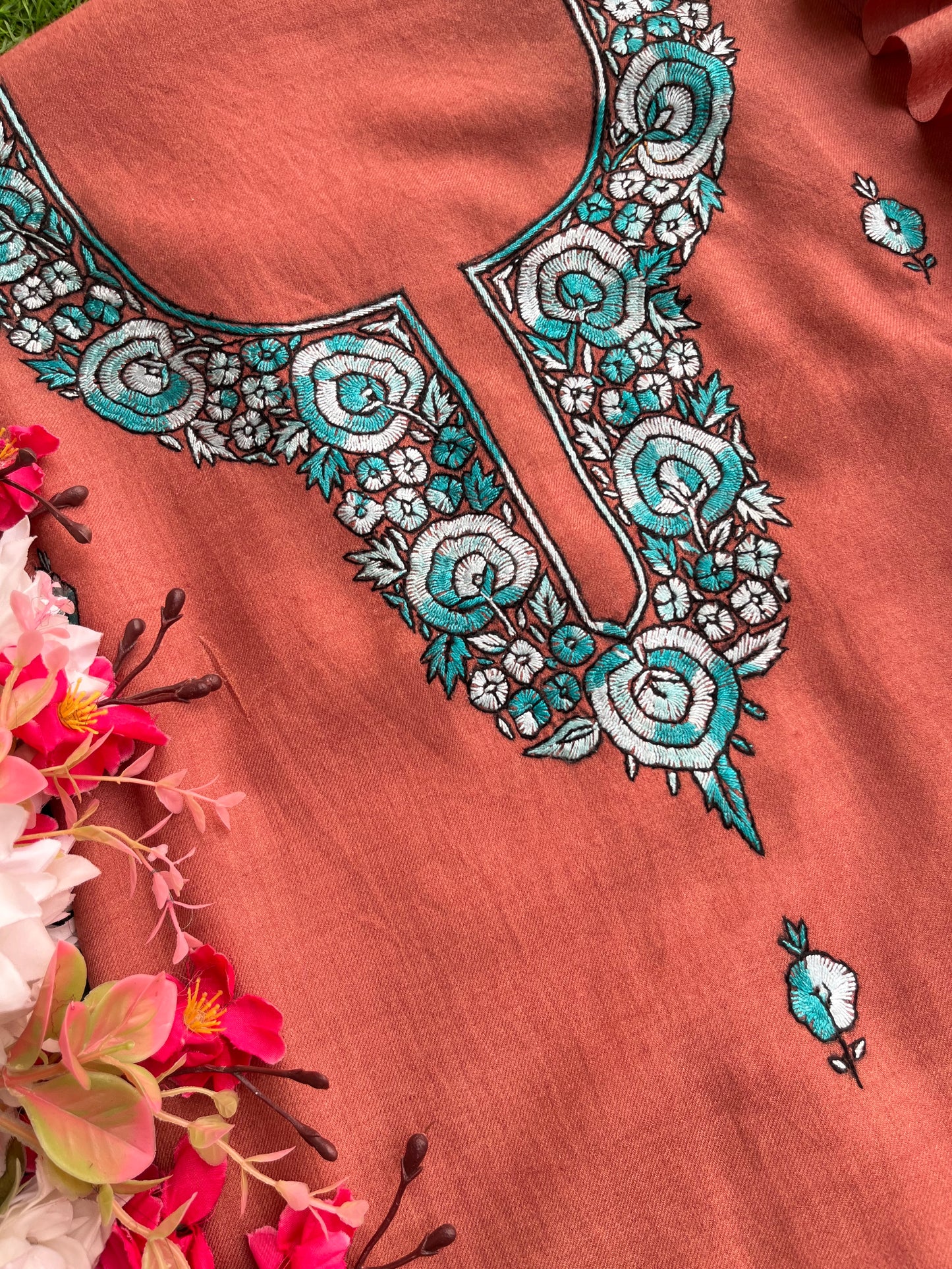 Peach Fine Wool Sozni Embroidered 3pc Suit Stole