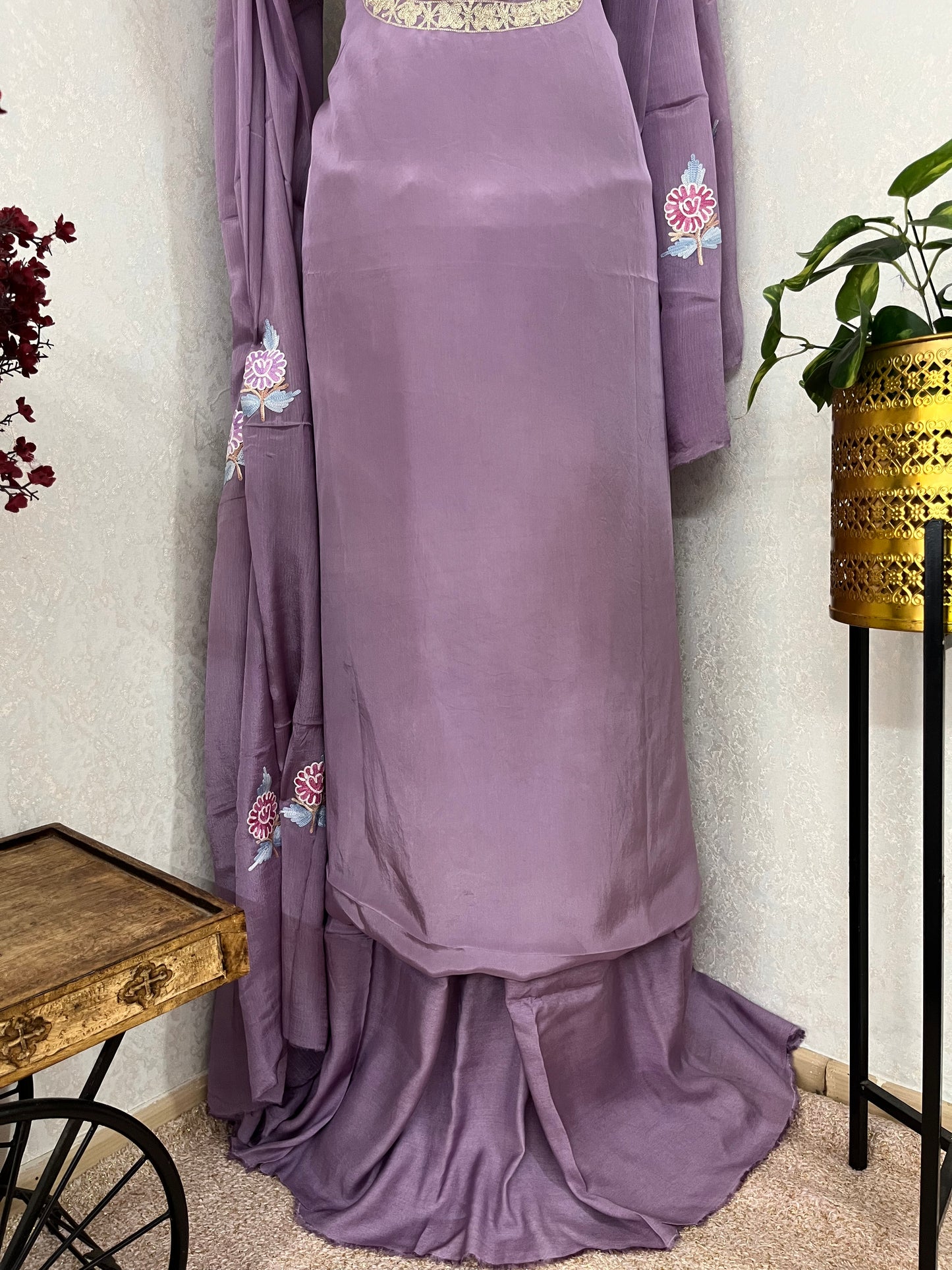 Lilac Kalaa Crape Kashmiri Suit