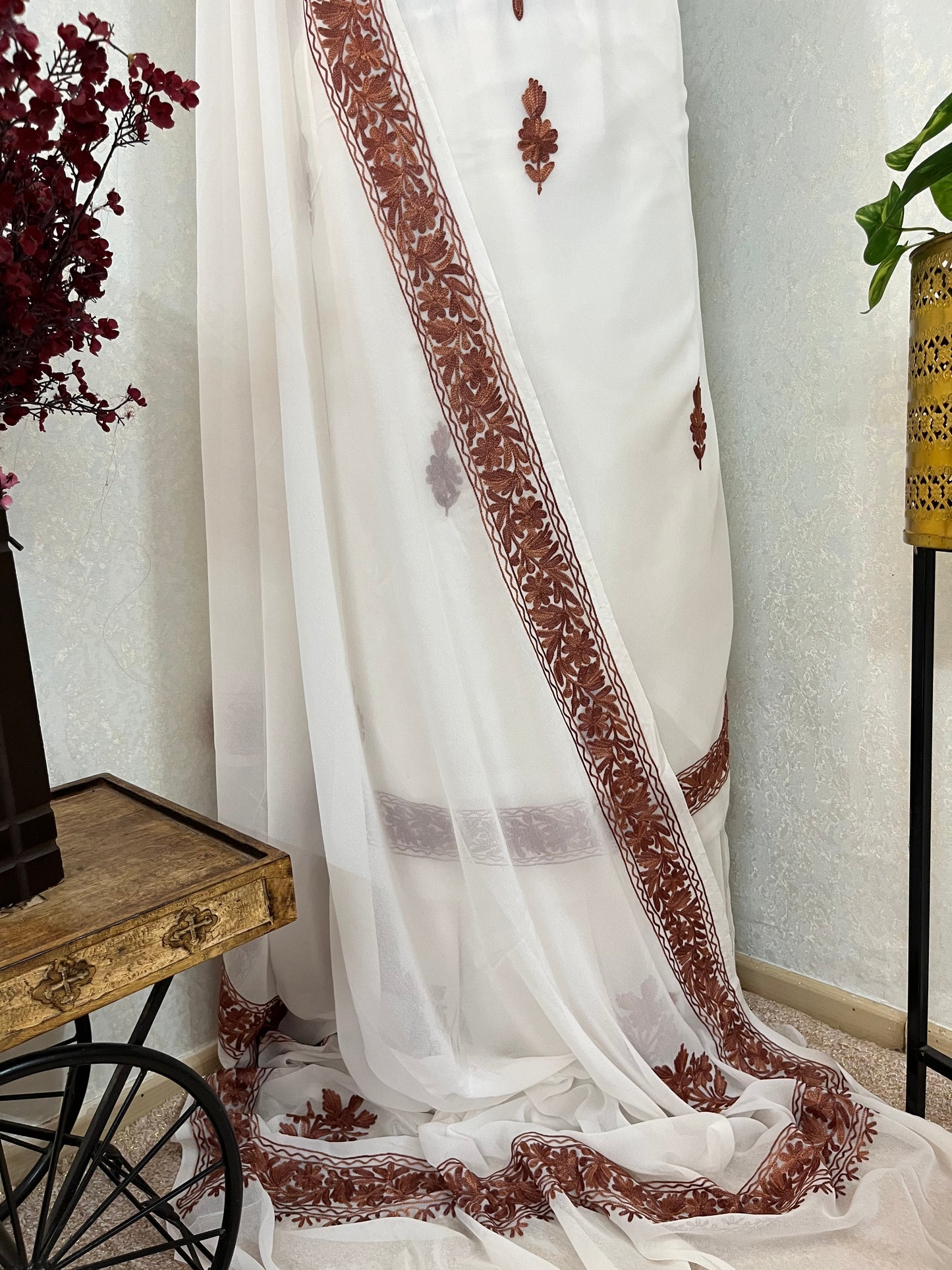 Off white  Georgette 3pc Kashmiri Suit