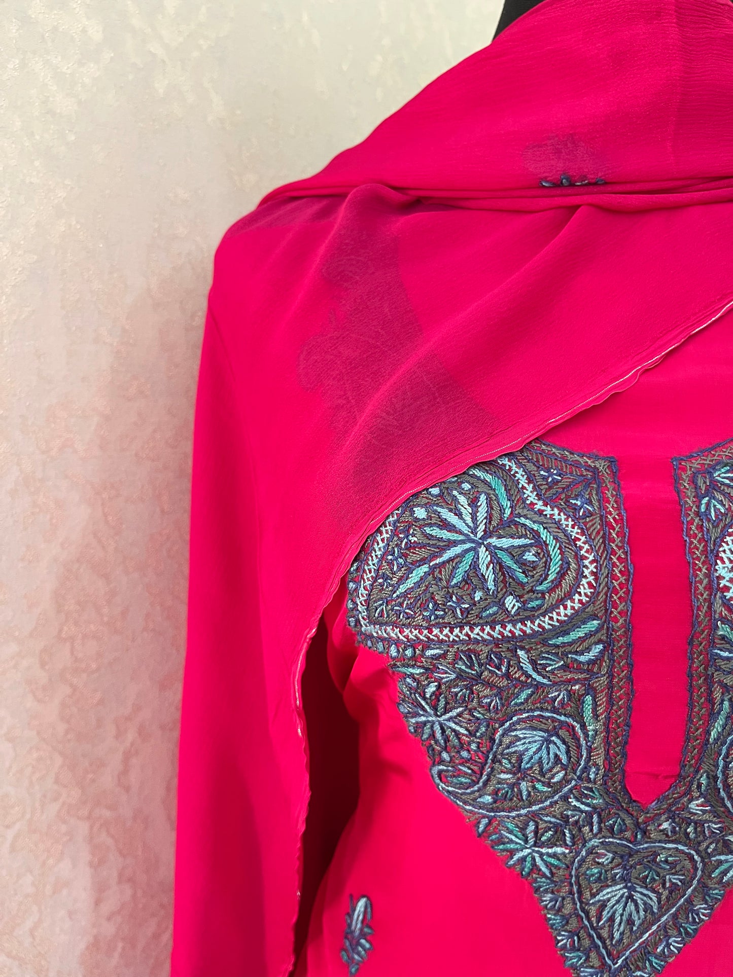 Hot Pink Kalaa’ Crape Sozni Kashmiri Suit