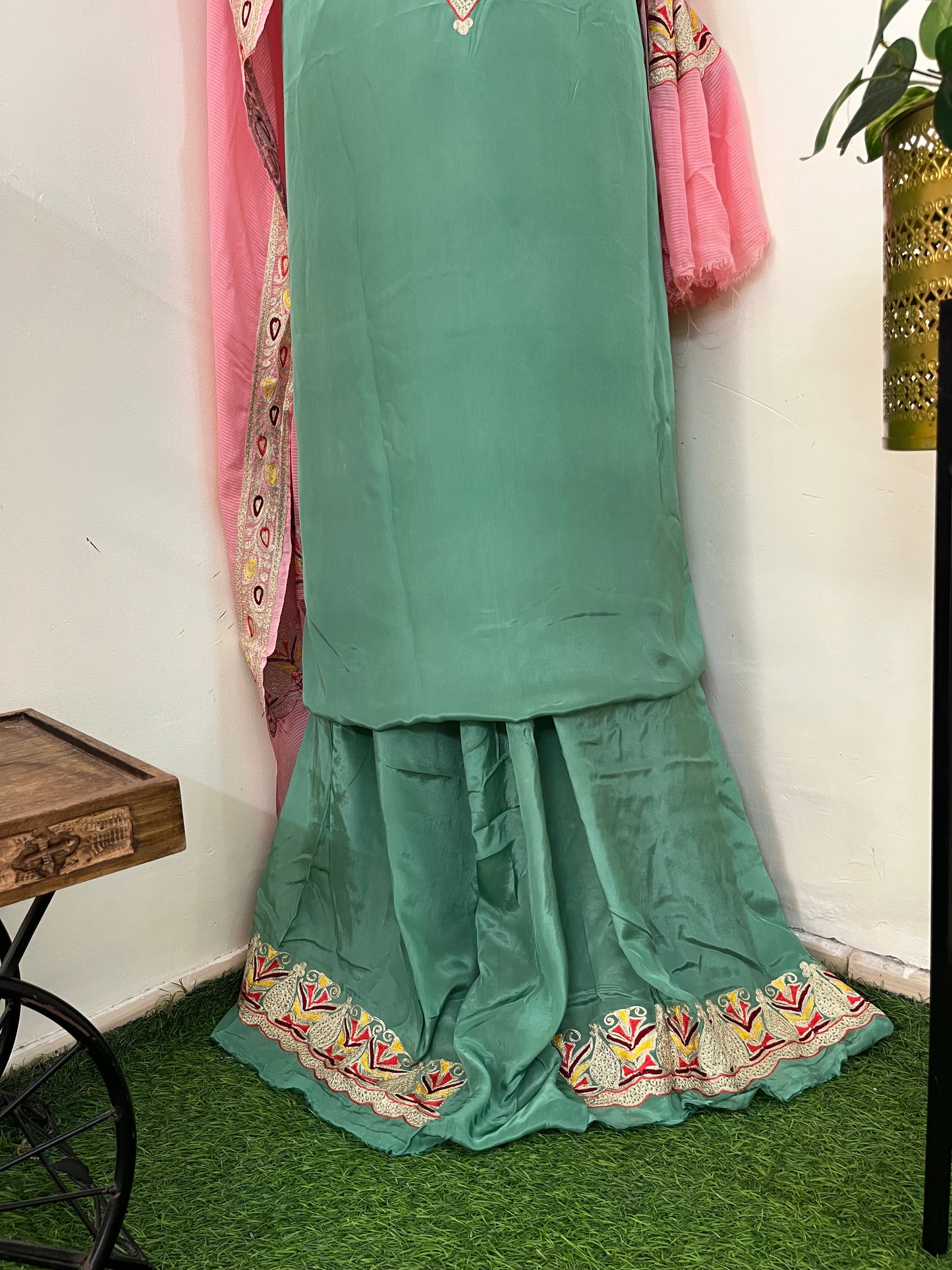 Kalaa’ Green Crape Kashmiri Suit