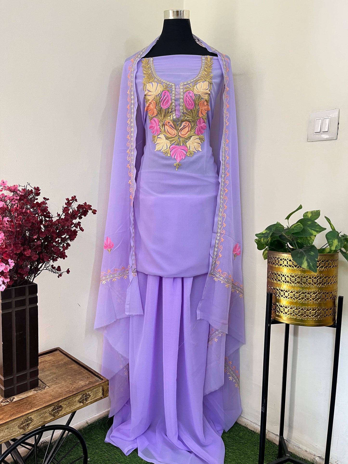Lavender Georgette 3 Pc Aari Embroidered Suit Setll