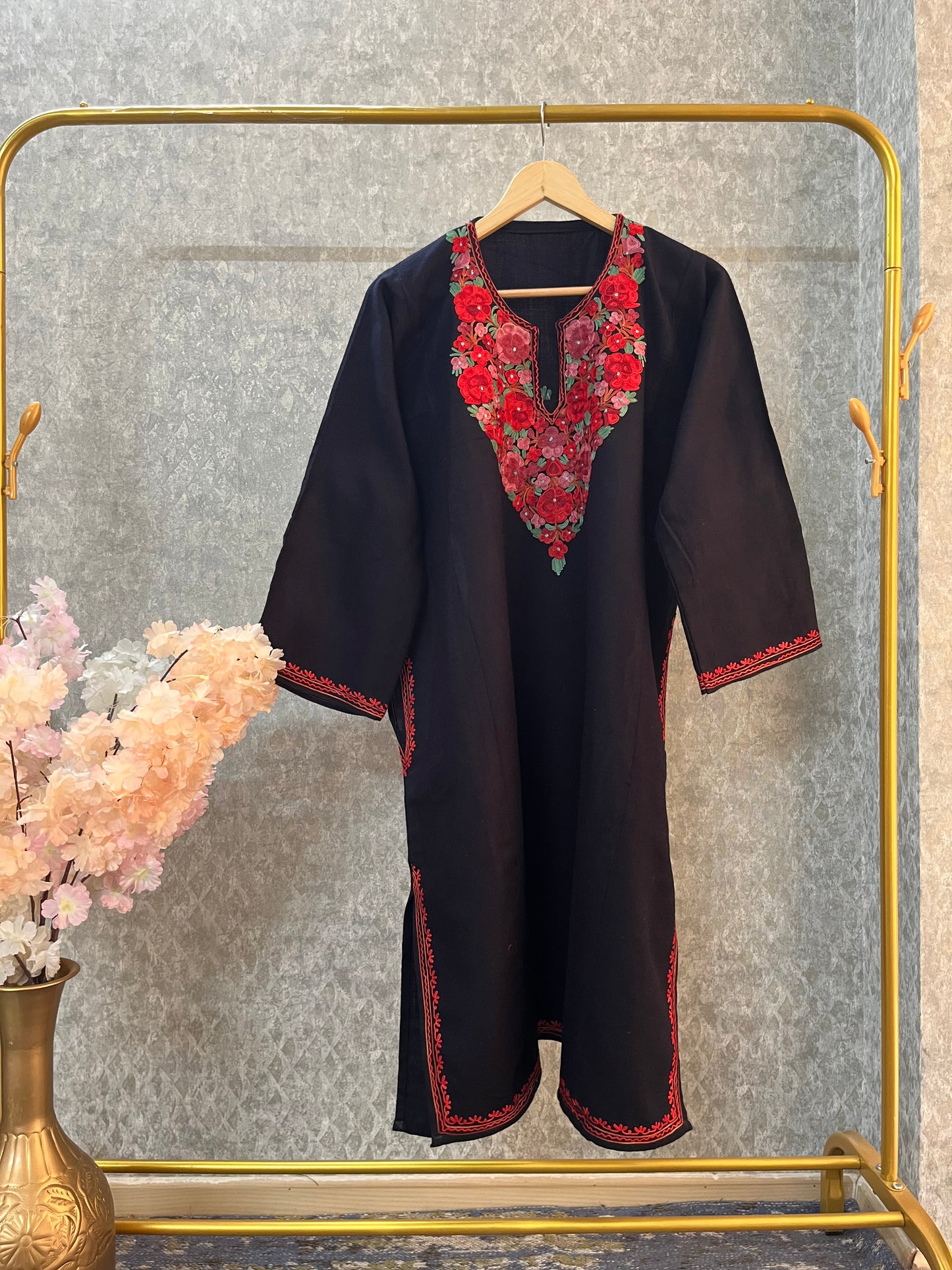 Black Aari Embroidered Wool Pheran