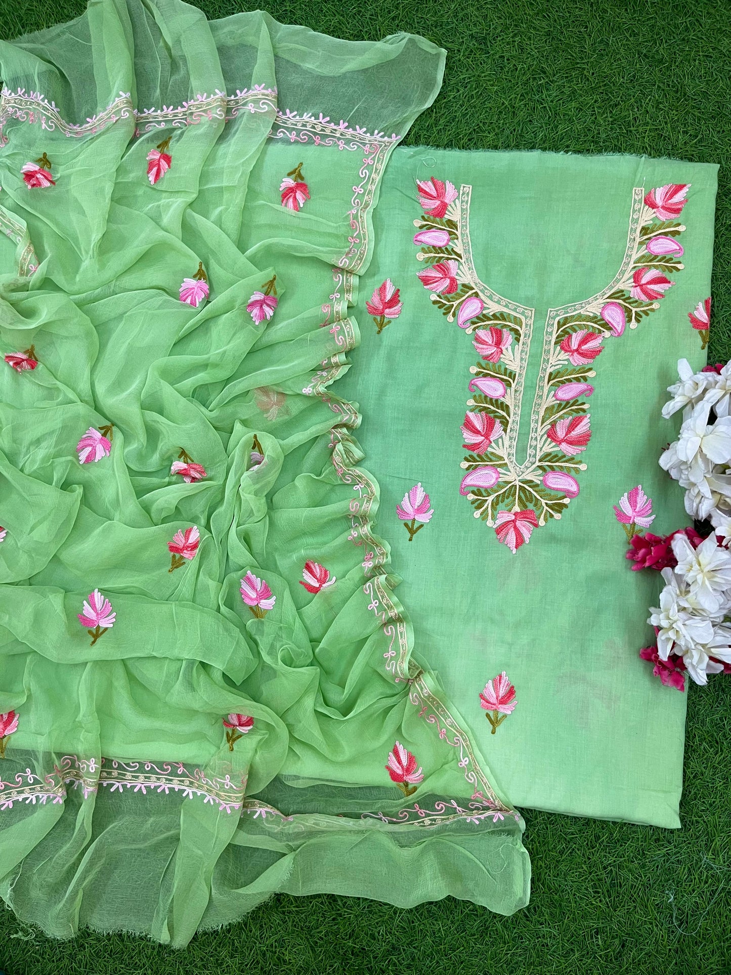 Pastel Green Muslin Cotton Jaal Sleeves Kashmiri 3pc Suit
